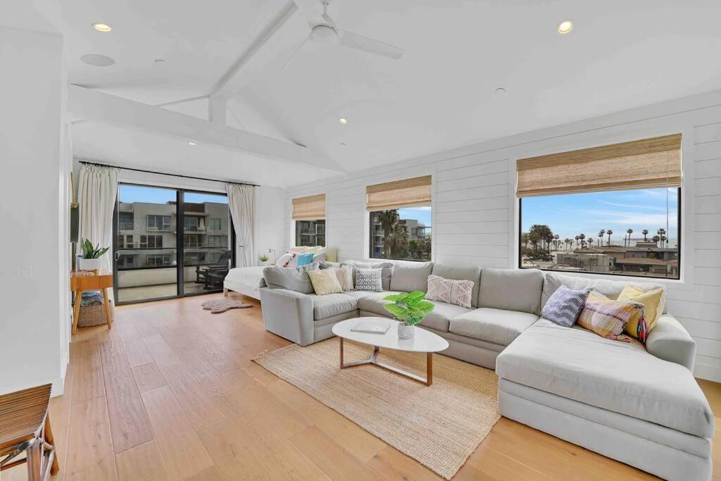 Four-Bedroom House photo 2