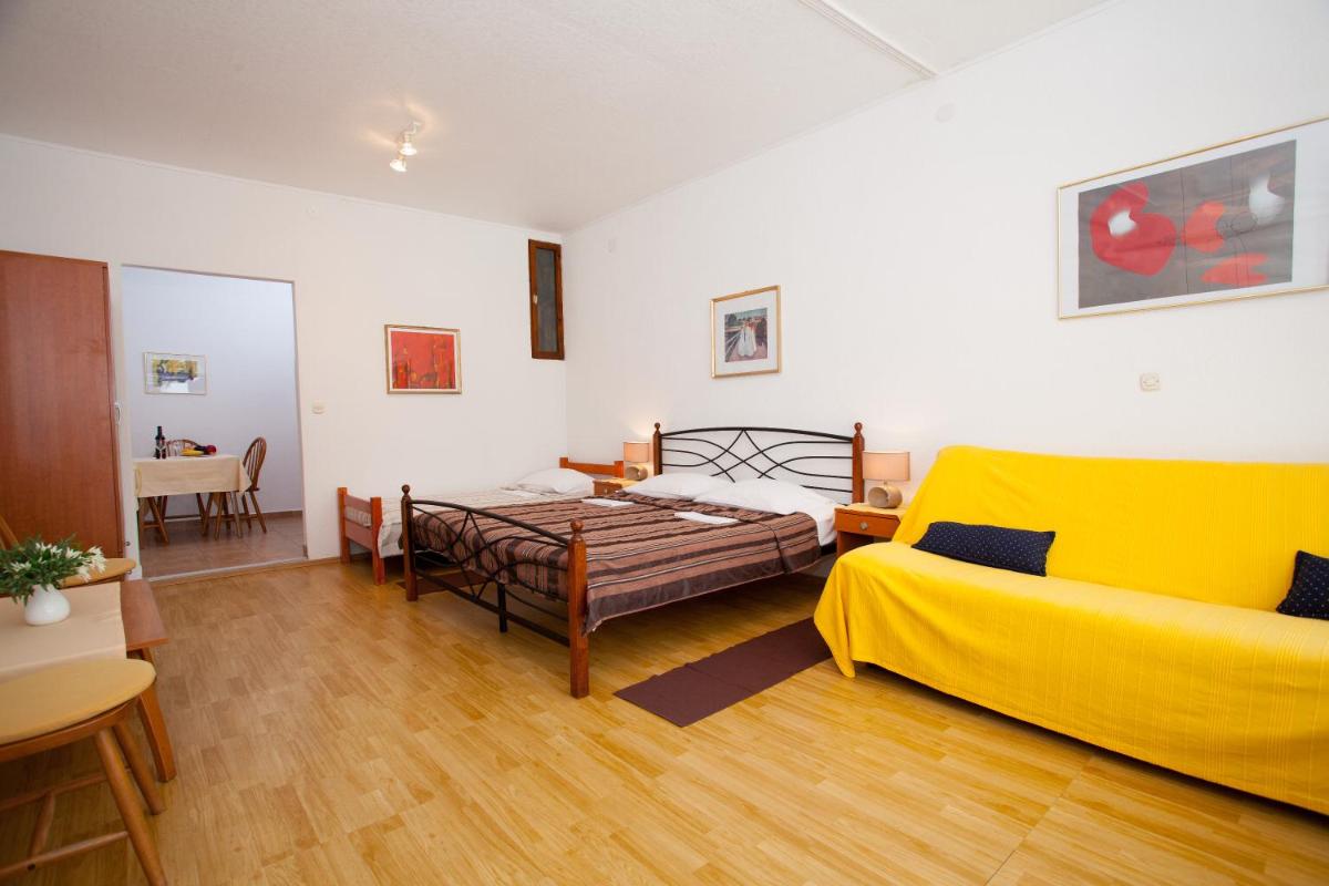 Studio with Private Terrace
