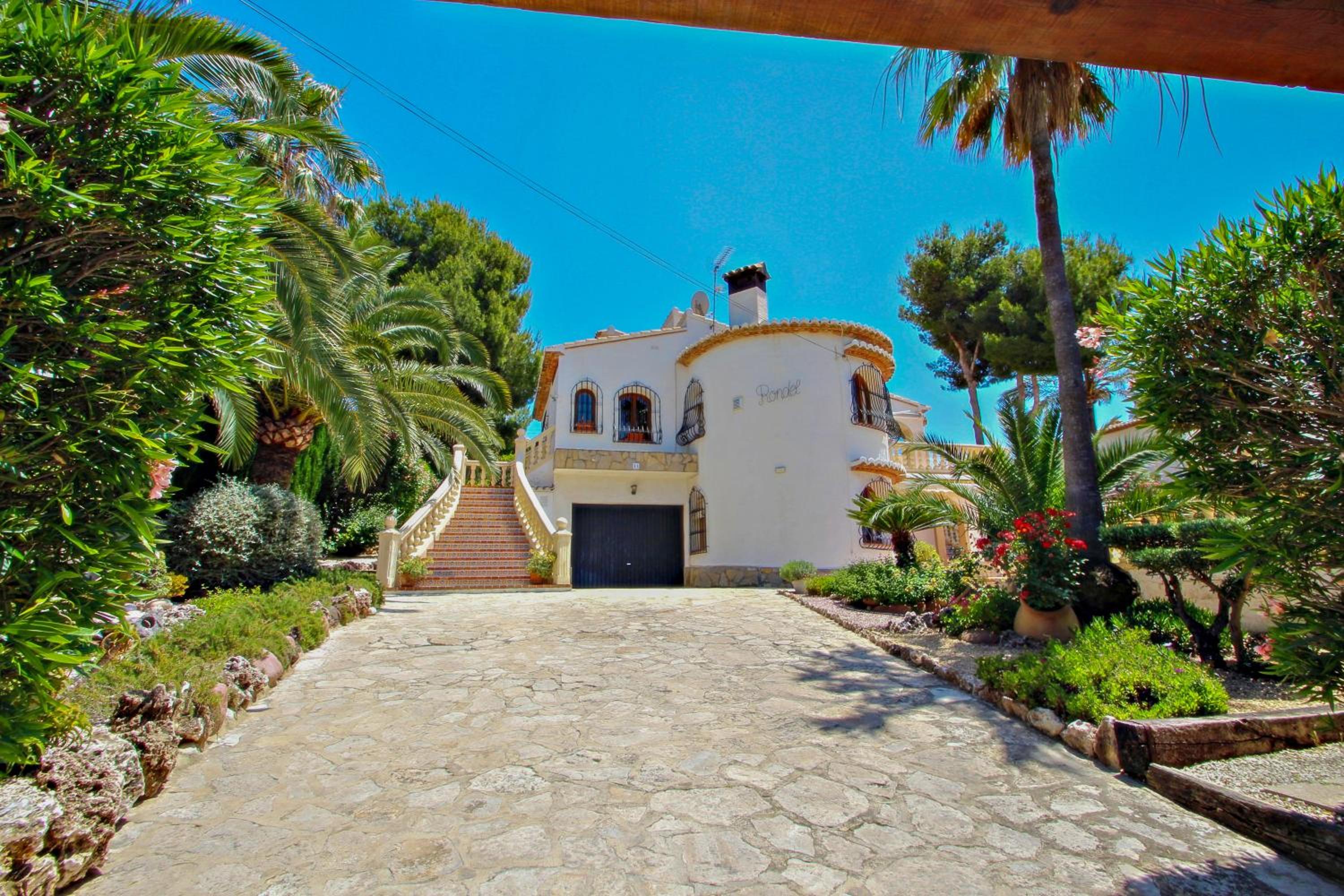 Four-Bedroom House photo 2