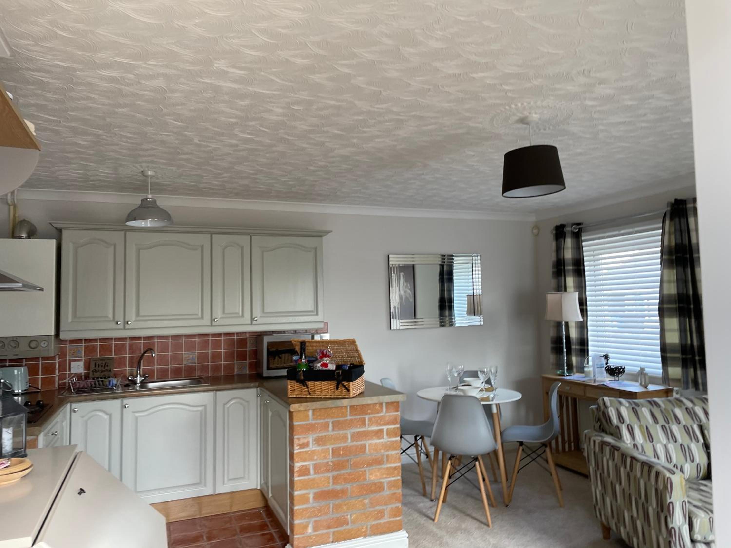 One-Bedroom House - Photo 2