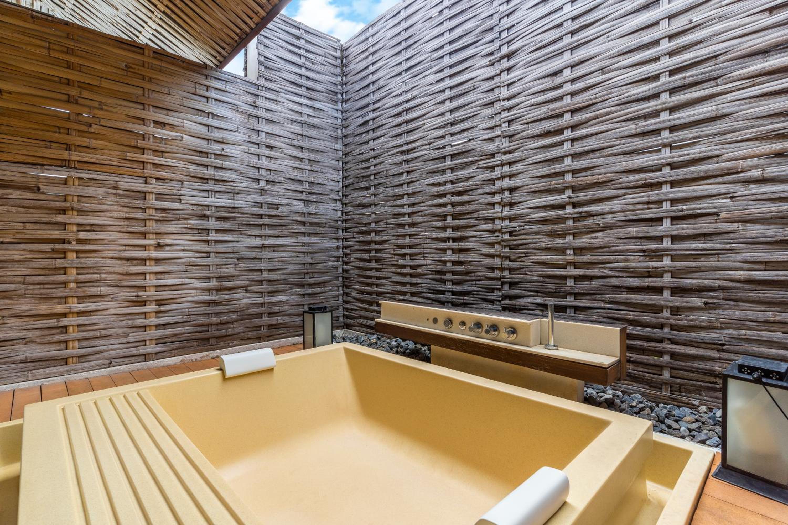 Oceanbed Jacuzzi Villa   - Photo 3