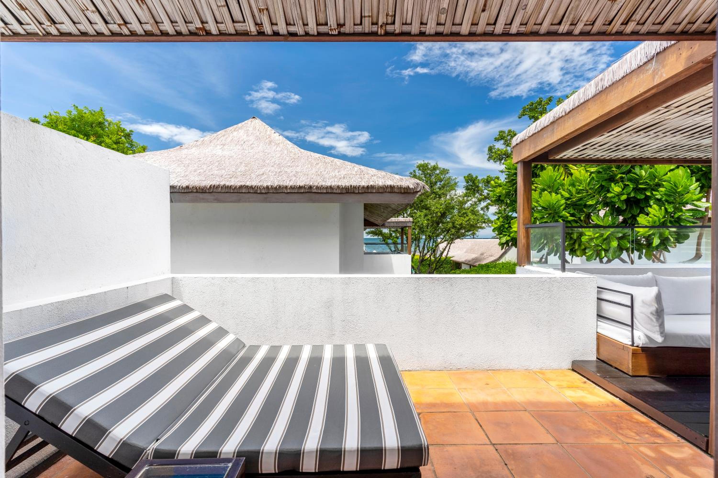 Oceanbed Jacuzzi Villa   - Photo 4