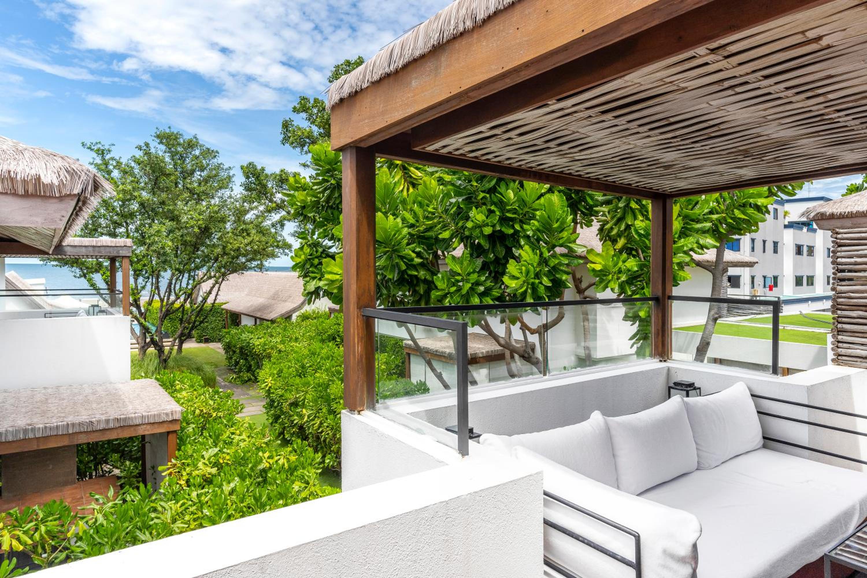 Oceanbed Jacuzzi Villa   - Photo 5