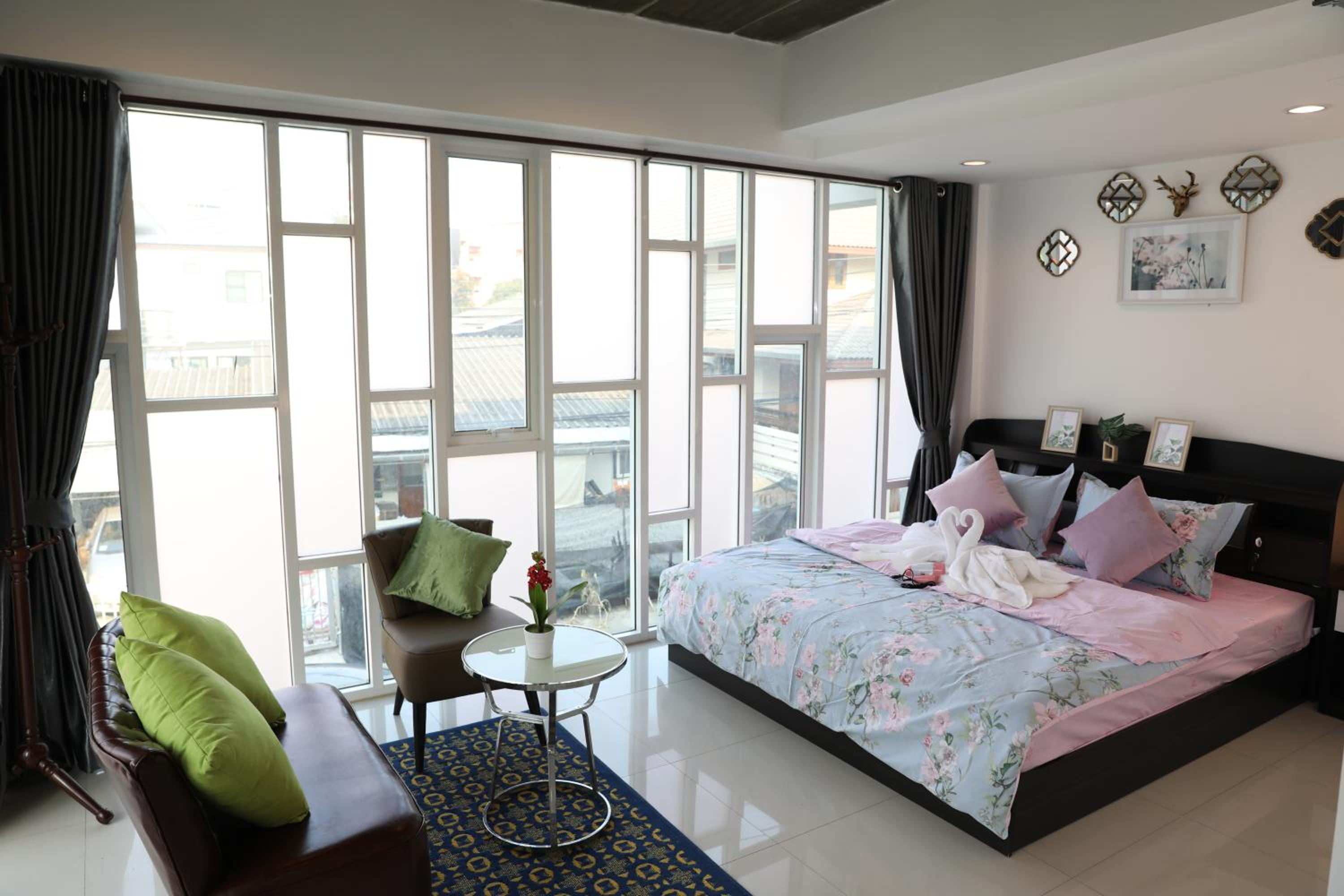 Villa - Photo 1