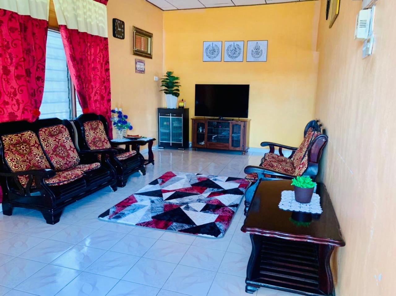 Three-Bedroom House photo 1