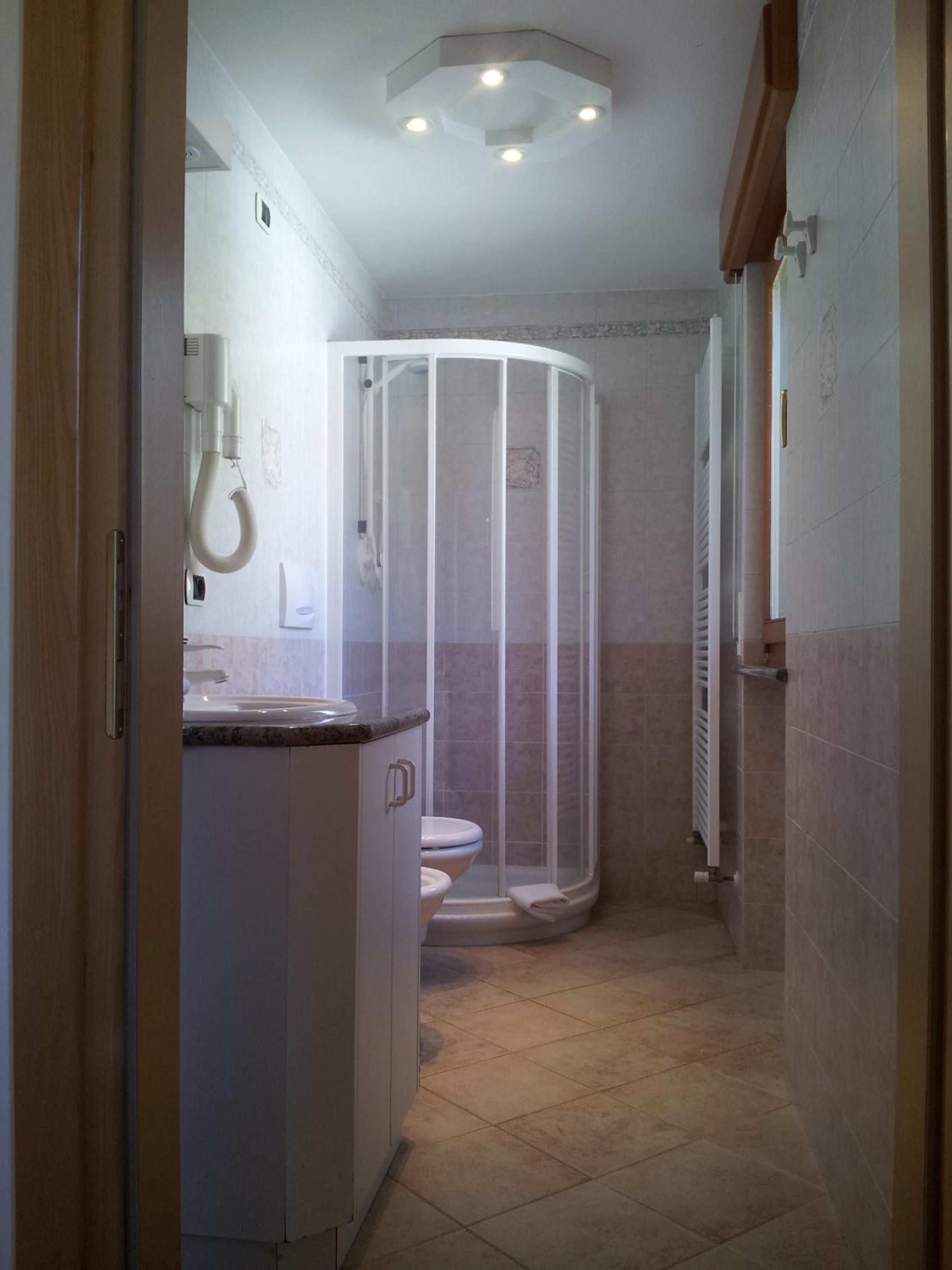Small Single Room photo 2
