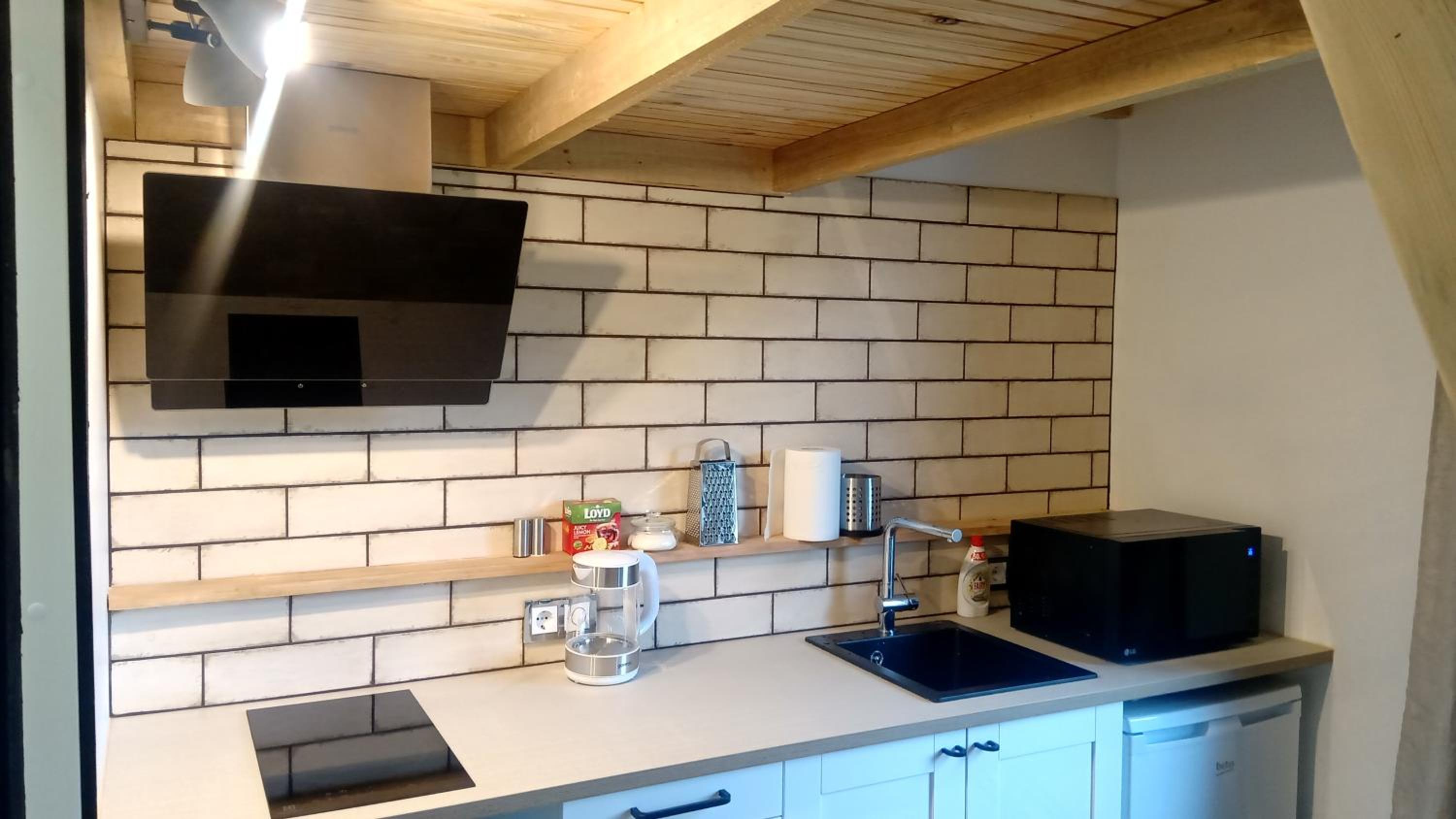 One-Bedroom House - Photo 4