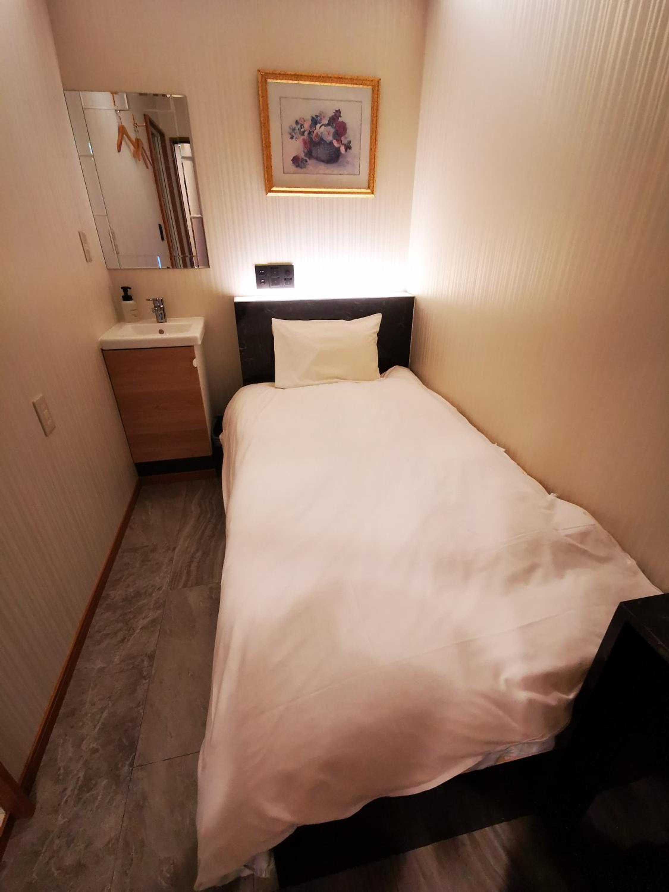 Single Room with Shared Toilet photo 1
