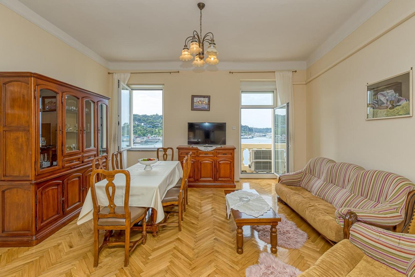 Apartment With Sea View