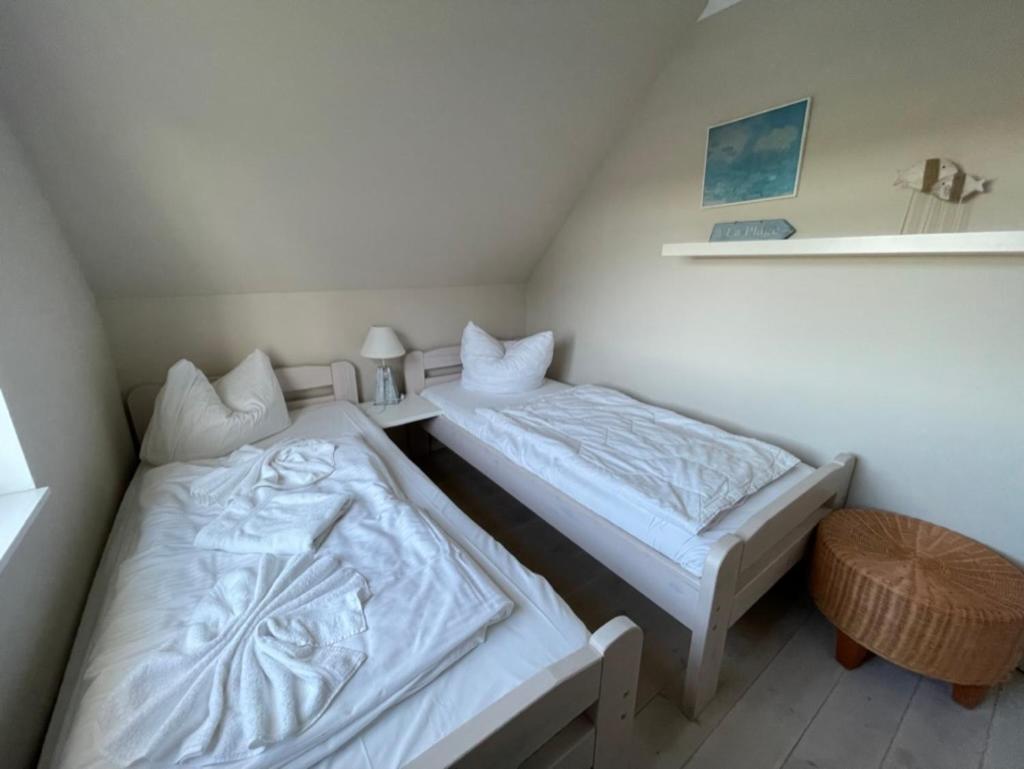 Three-Bedroom House photo 3