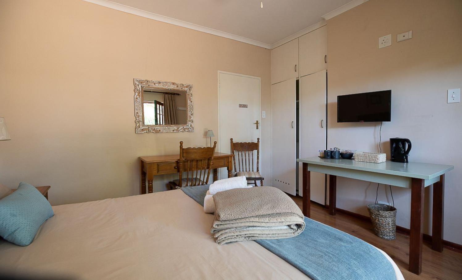 Deluxe Twin Room with Shower photo 2