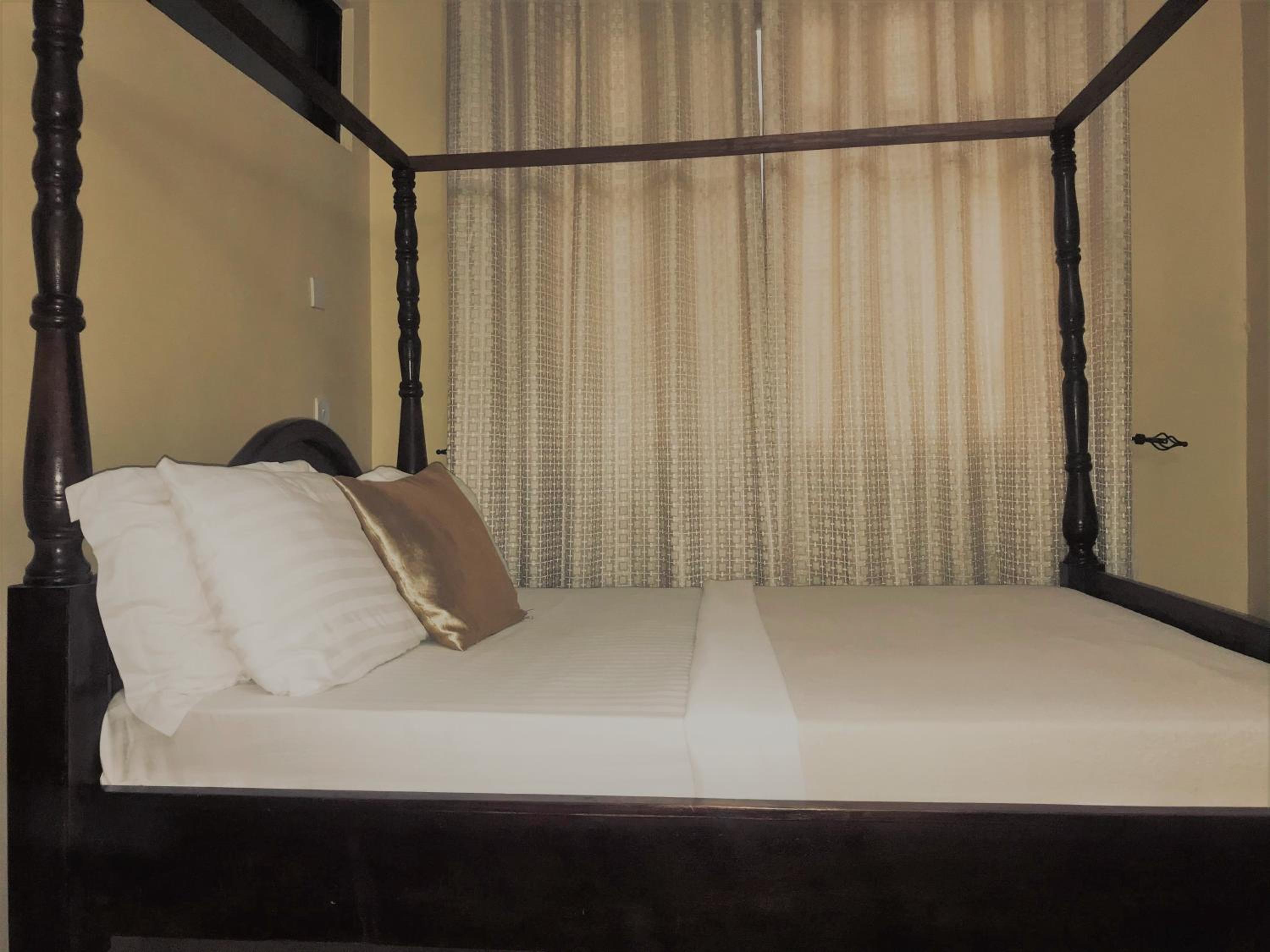 Small Double Room - Photo 10