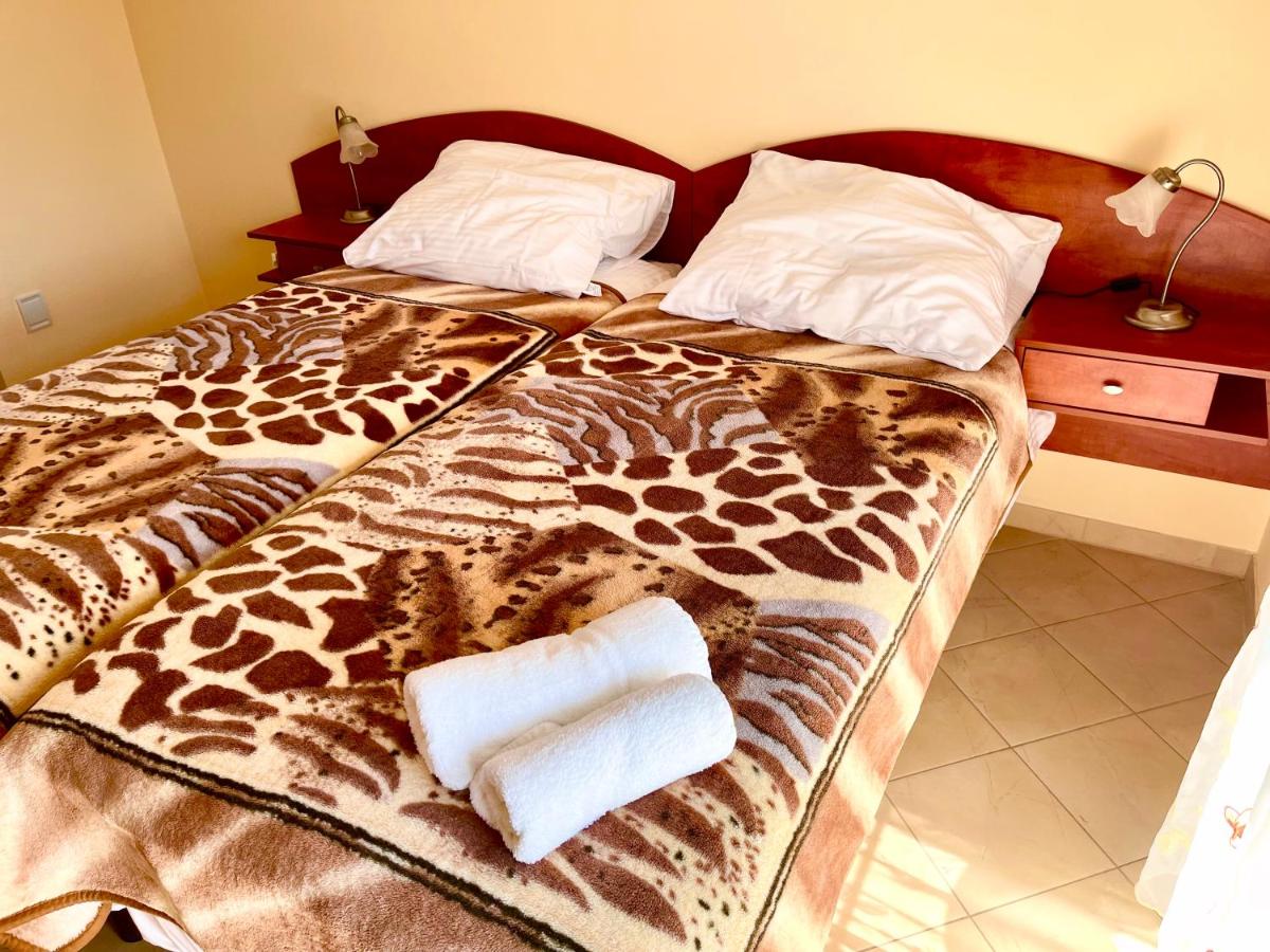 Large Double Room photo 1