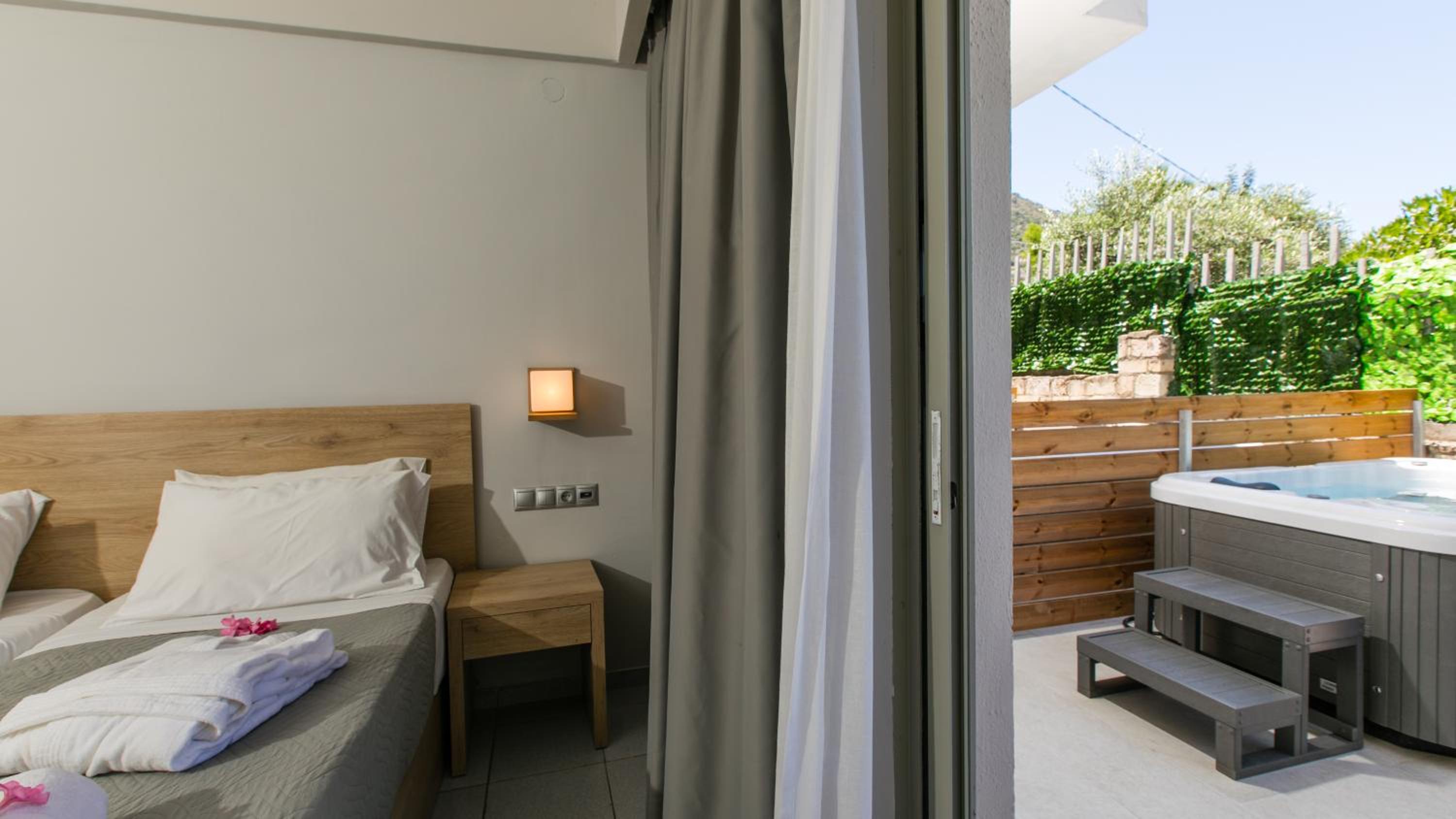 Exclusive Double Room with Outdoor Jacuzzi