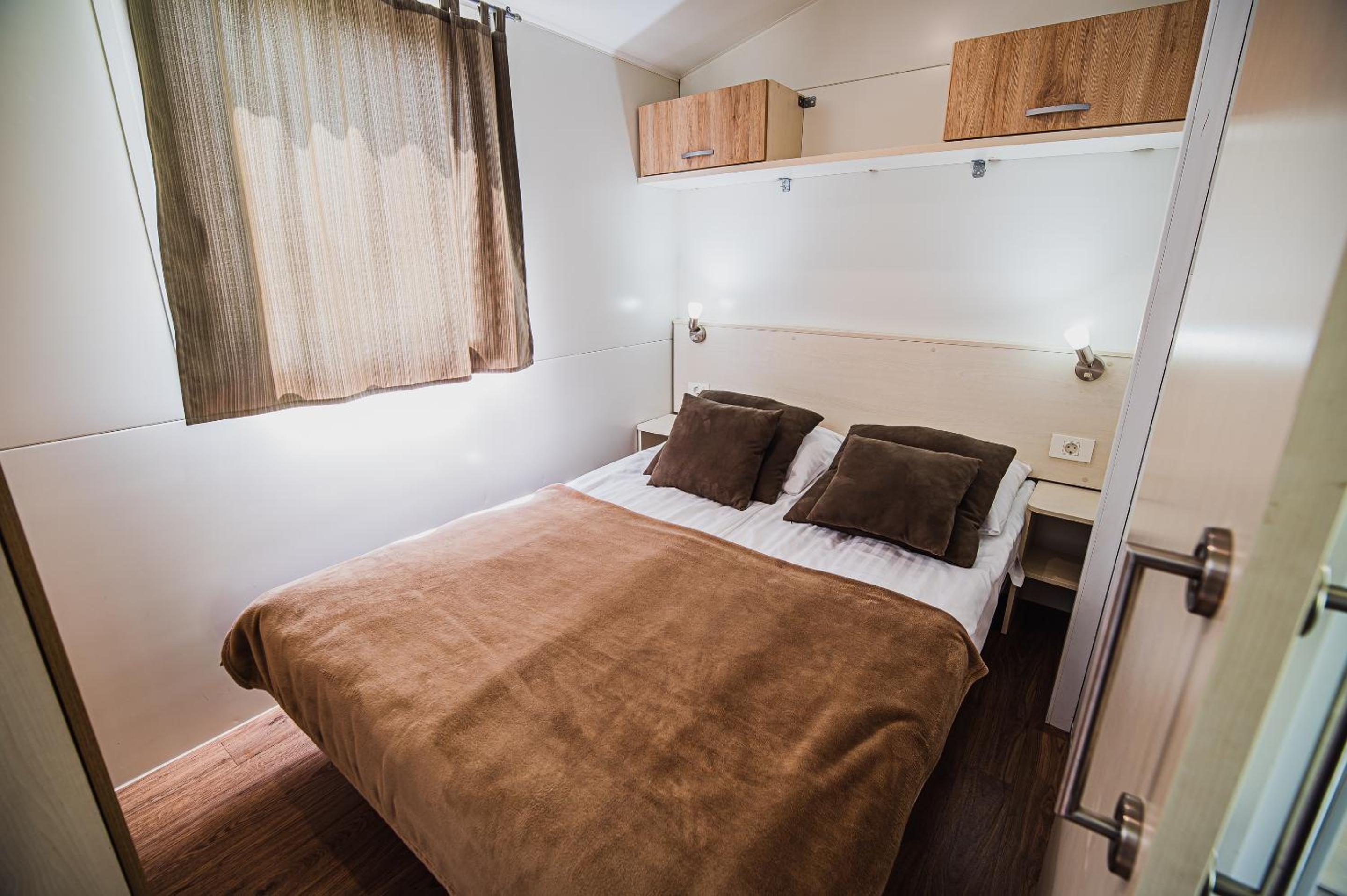 One-Bedroom Mobile Home photo 1