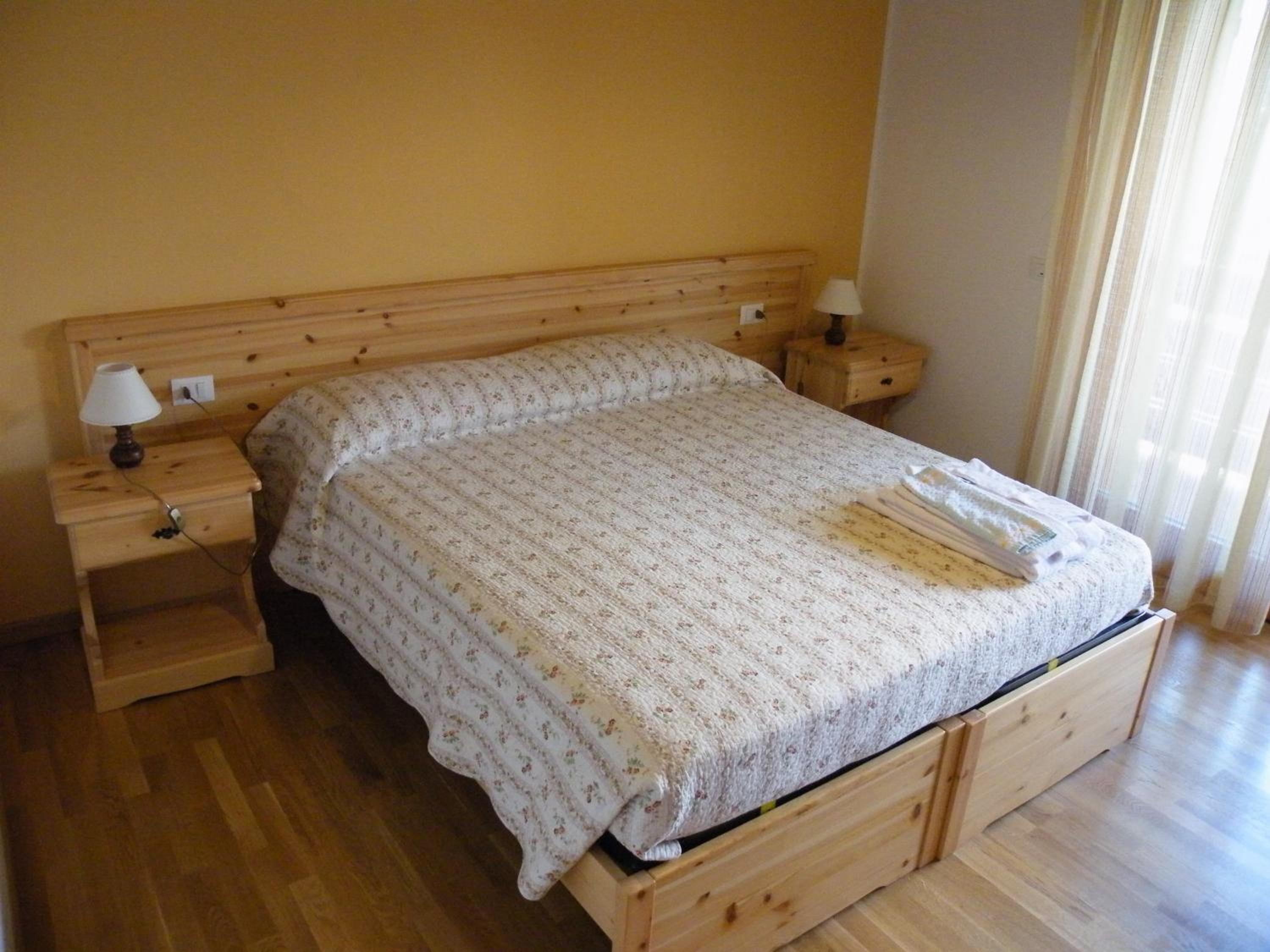 Double or Twin Room with Mountain View - Photo 10