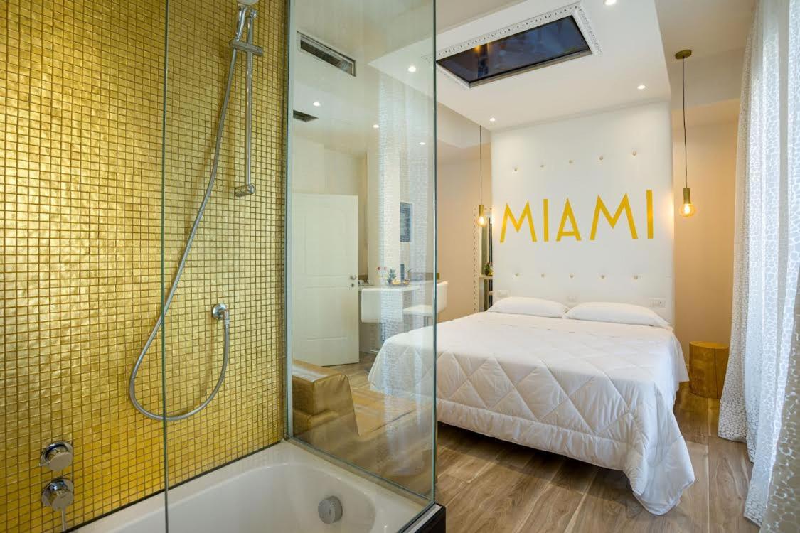 Junior Suite with Lateral Sea View