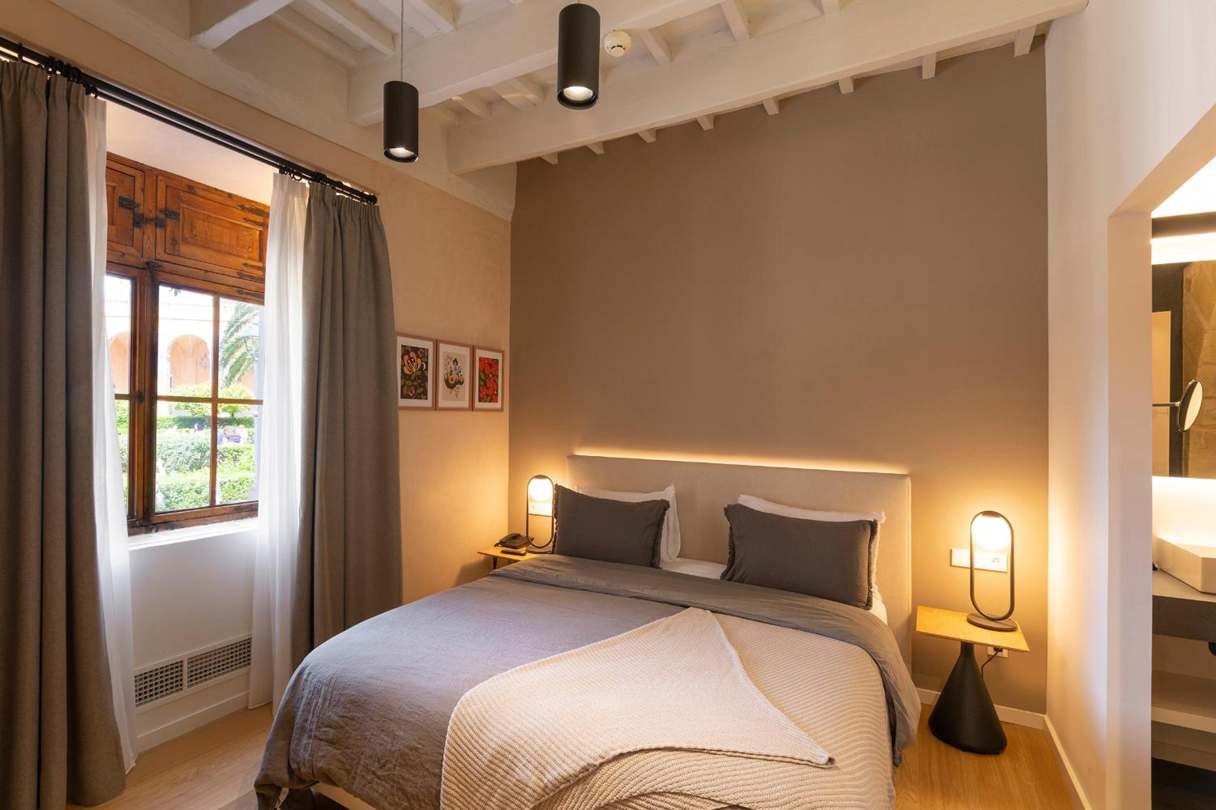 Double Room with View - Photo 3