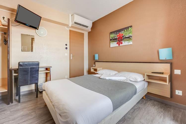 Double Room - Photo 5