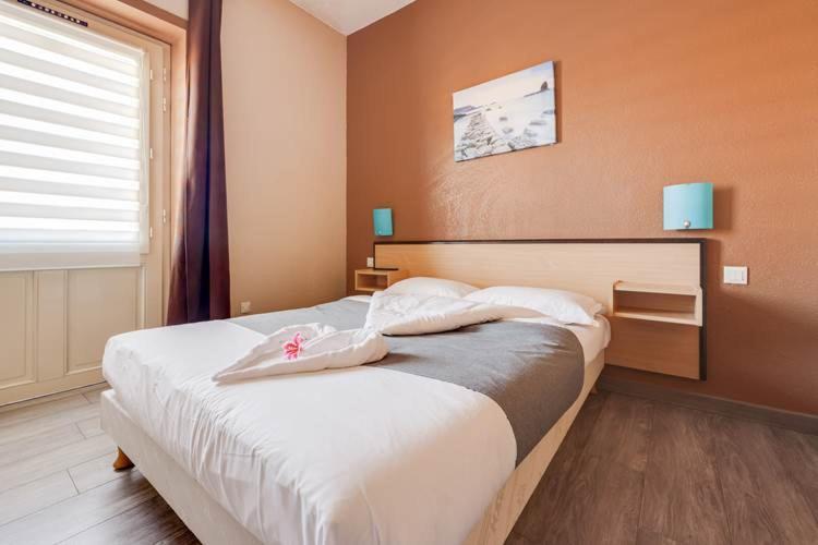 Double Room - Photo 12