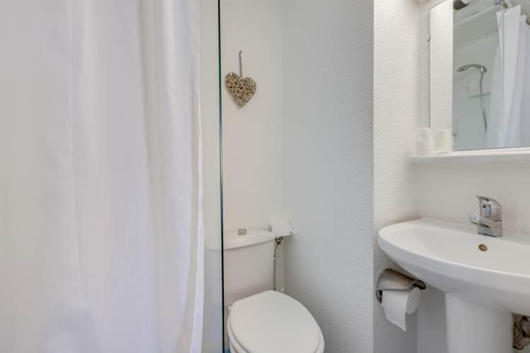 Double Room - Photo 10