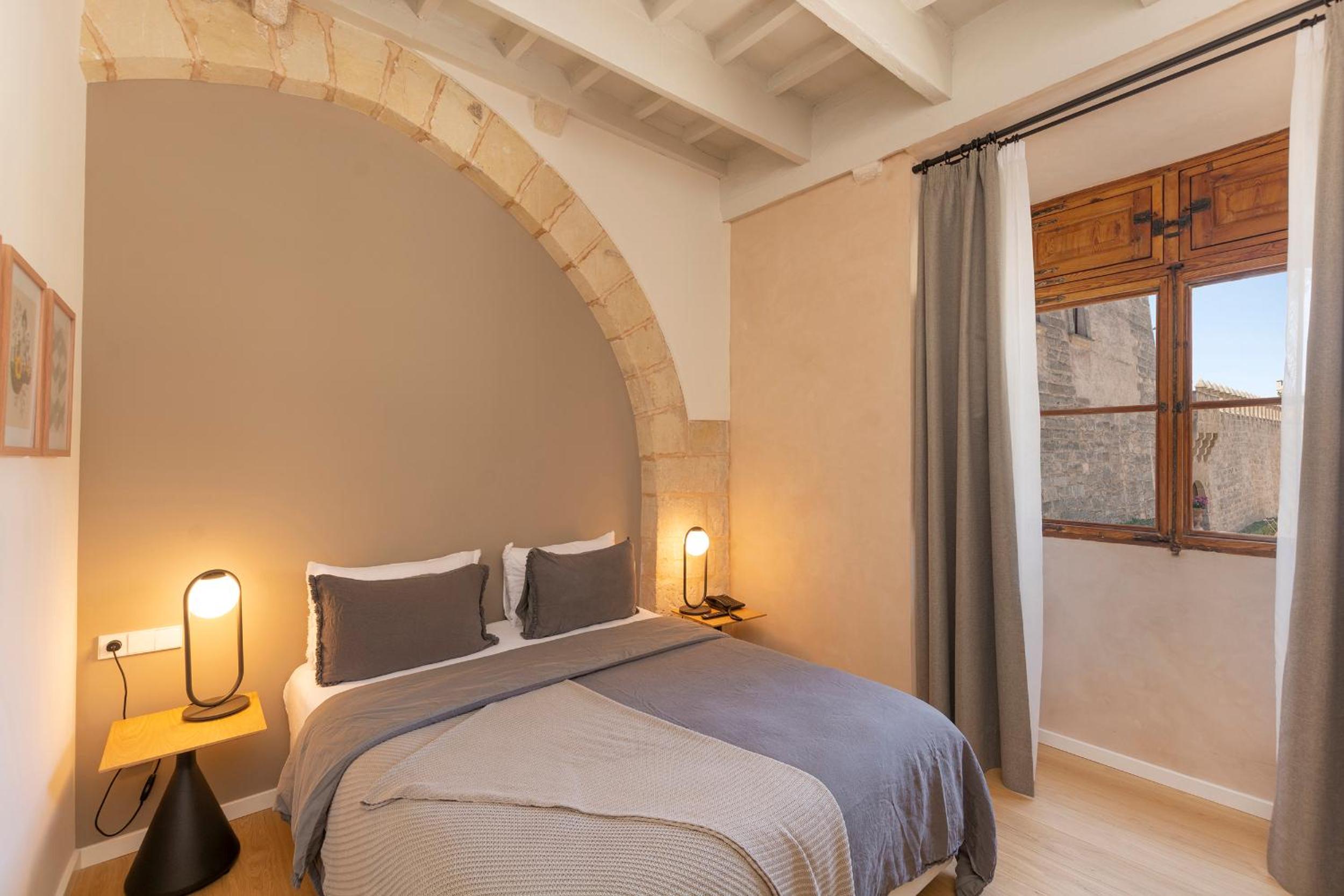 Double Room with View - Photo 2