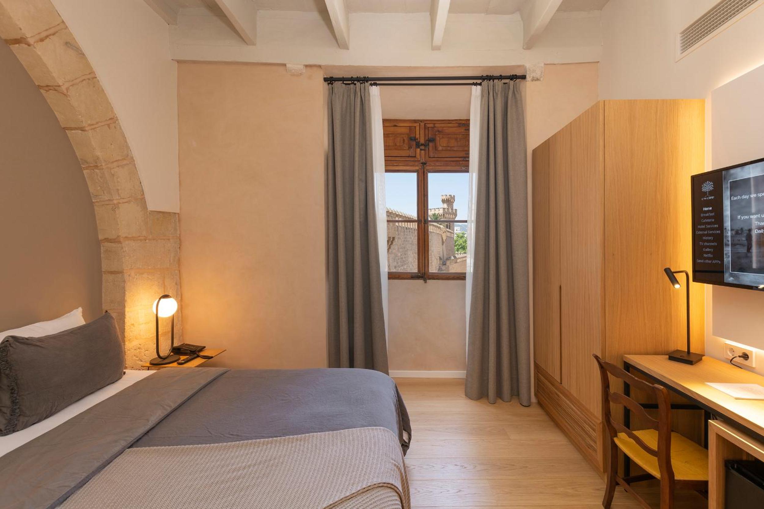 Double Room with View - Photo 1