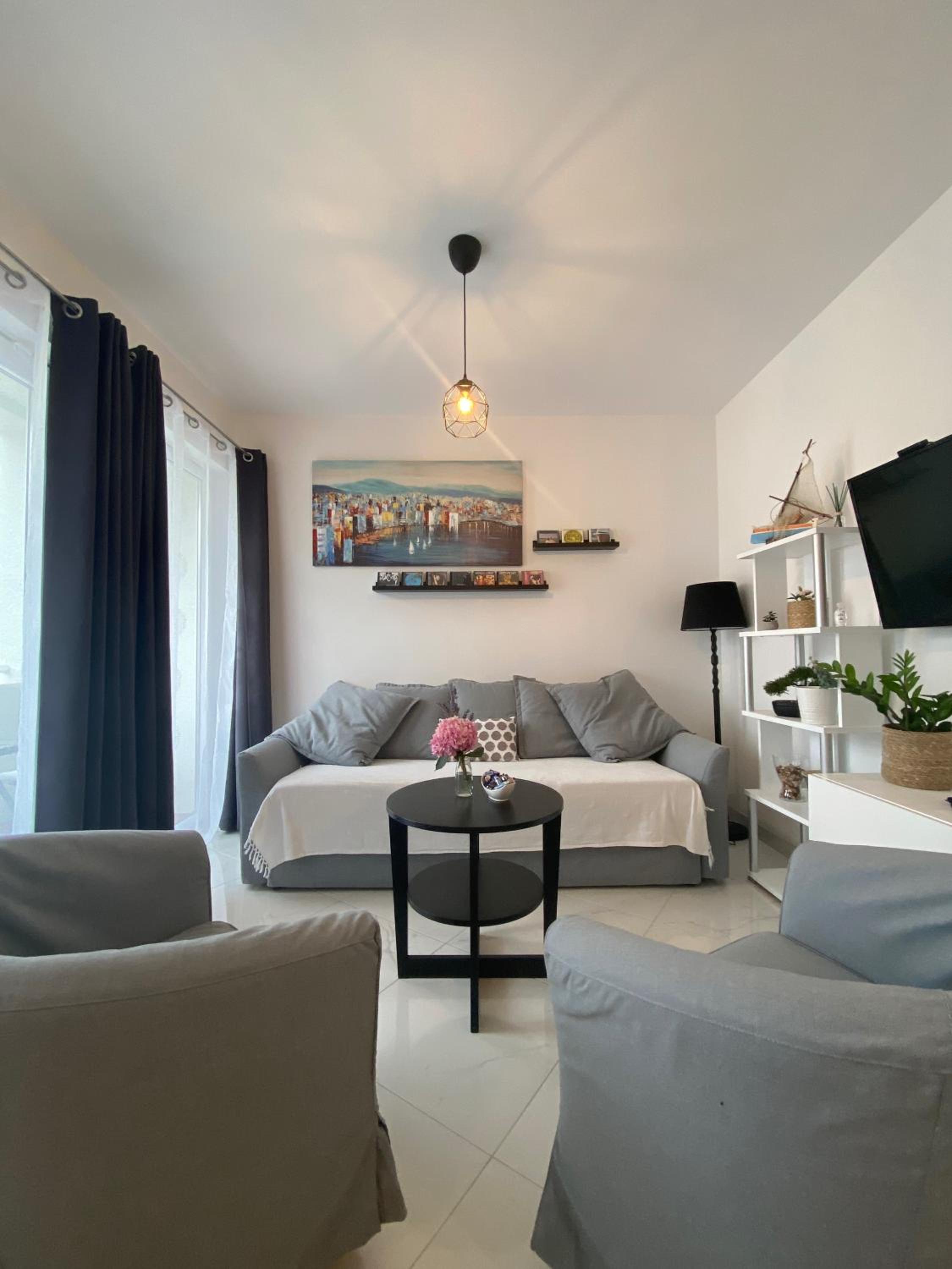 Apartment with Balcony - Photo 9