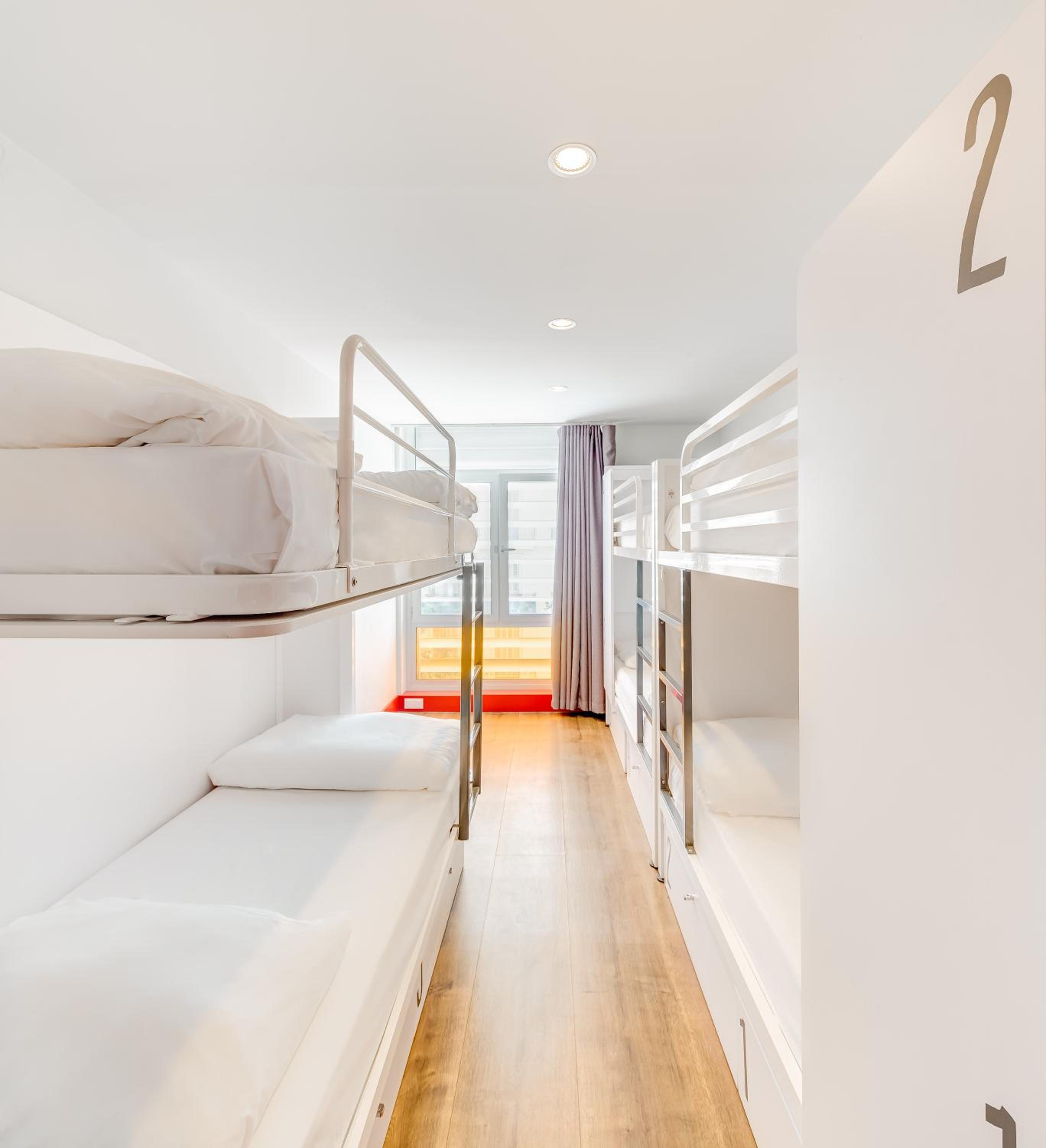 Bed in 6-Bed Dormitory Room photo 3