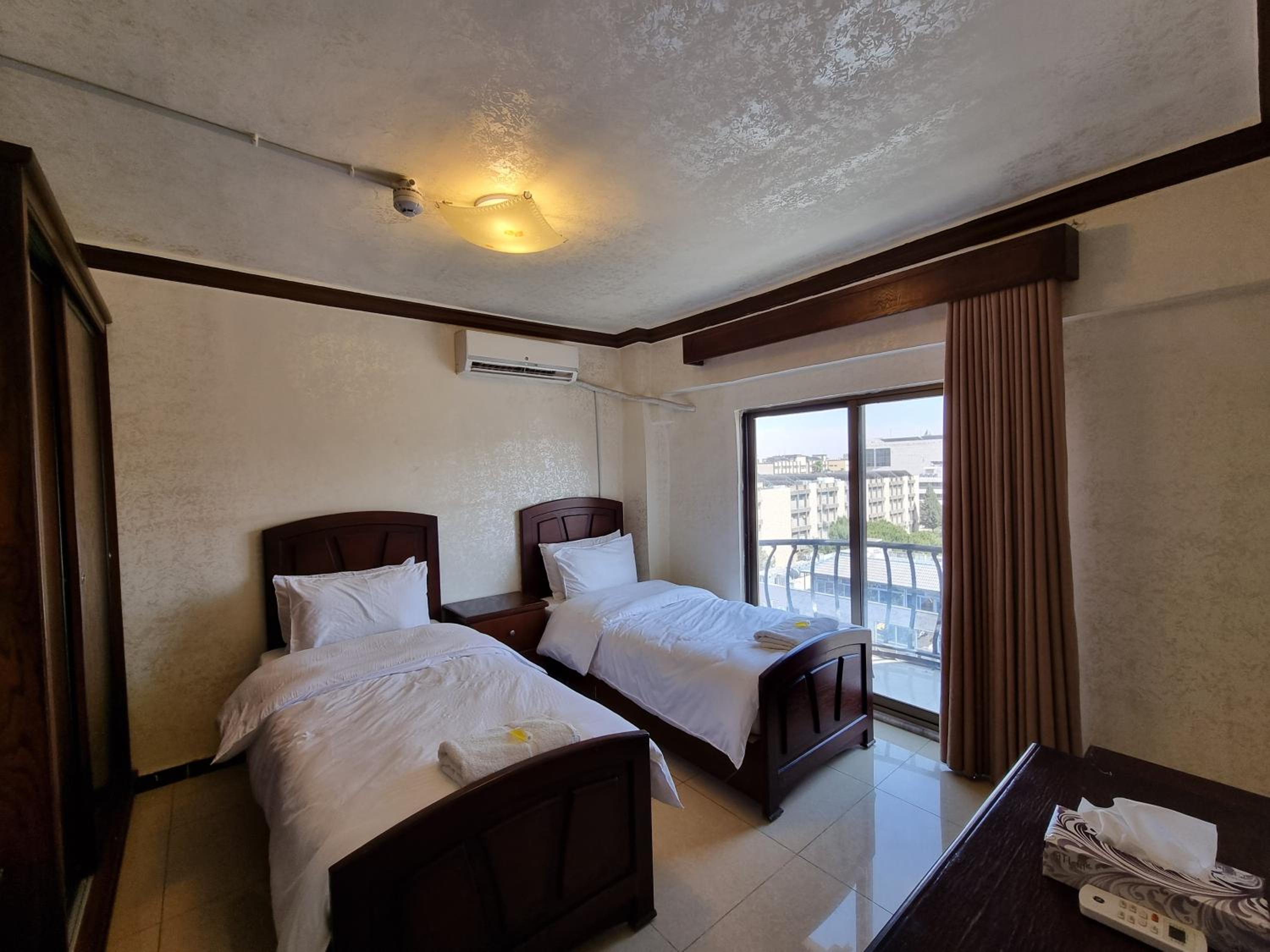 Deluxe Suite photo 2