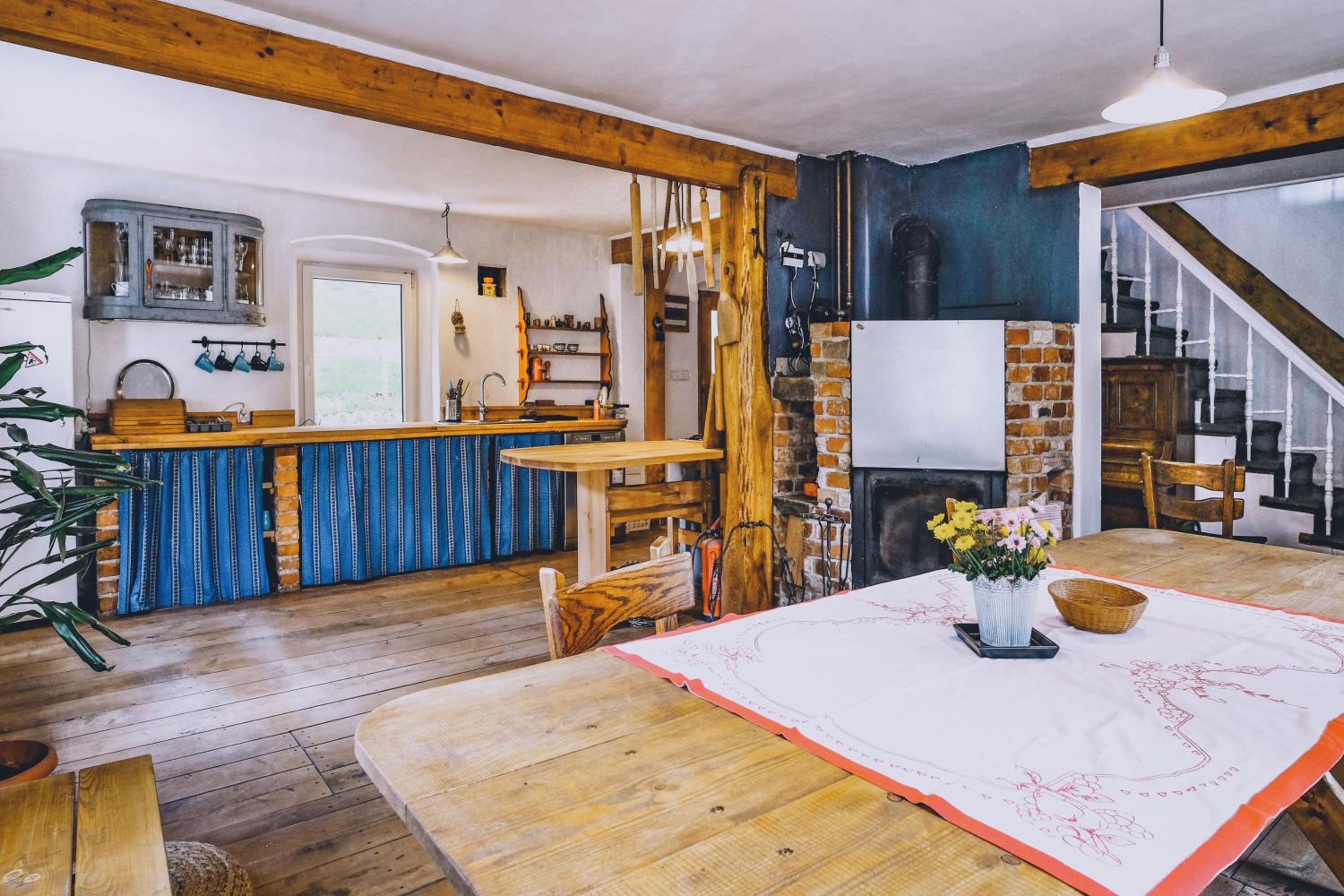 Five-Bedroom House photo 1