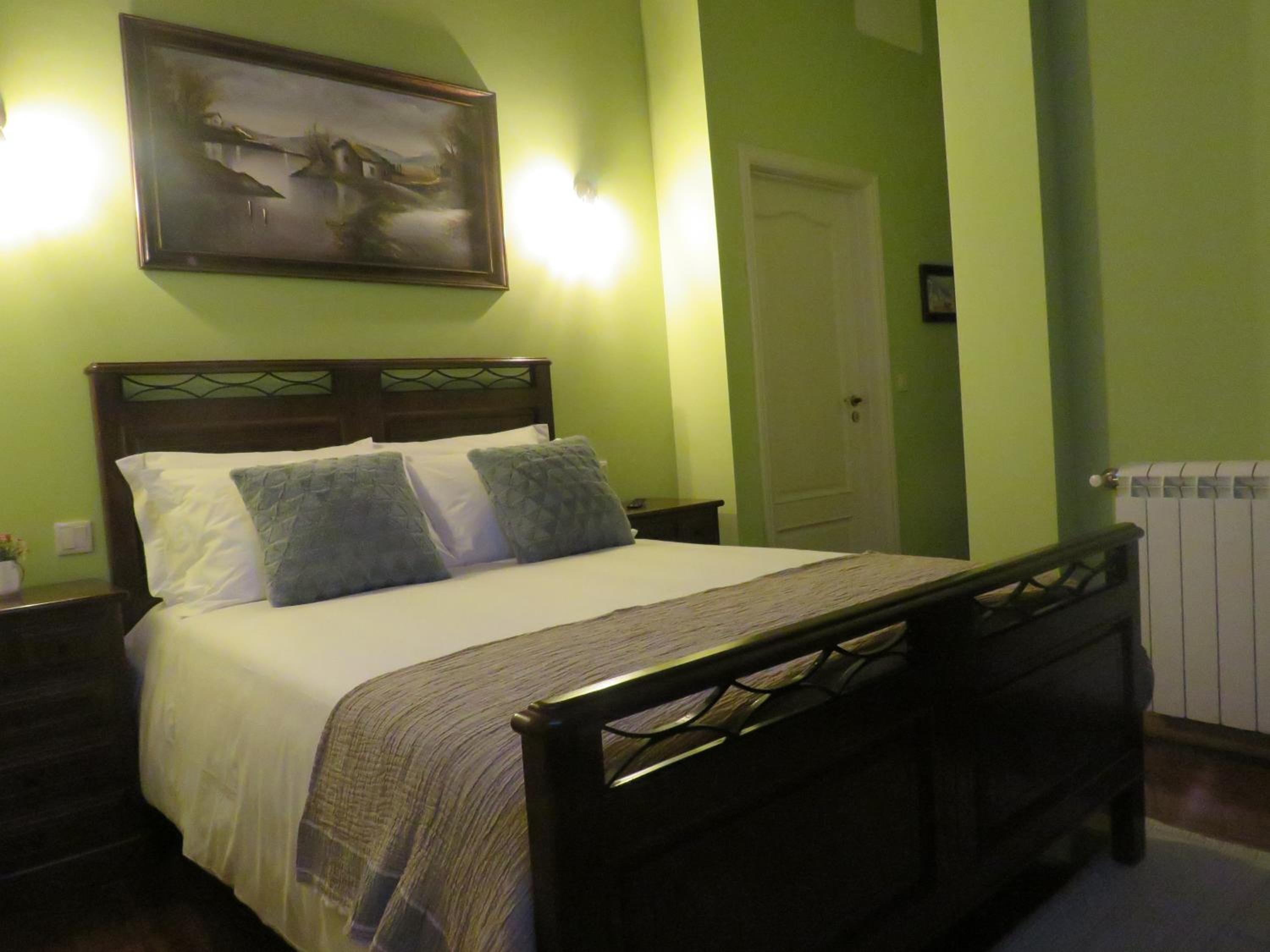 Double Room with Private Bathroom - Photo 3