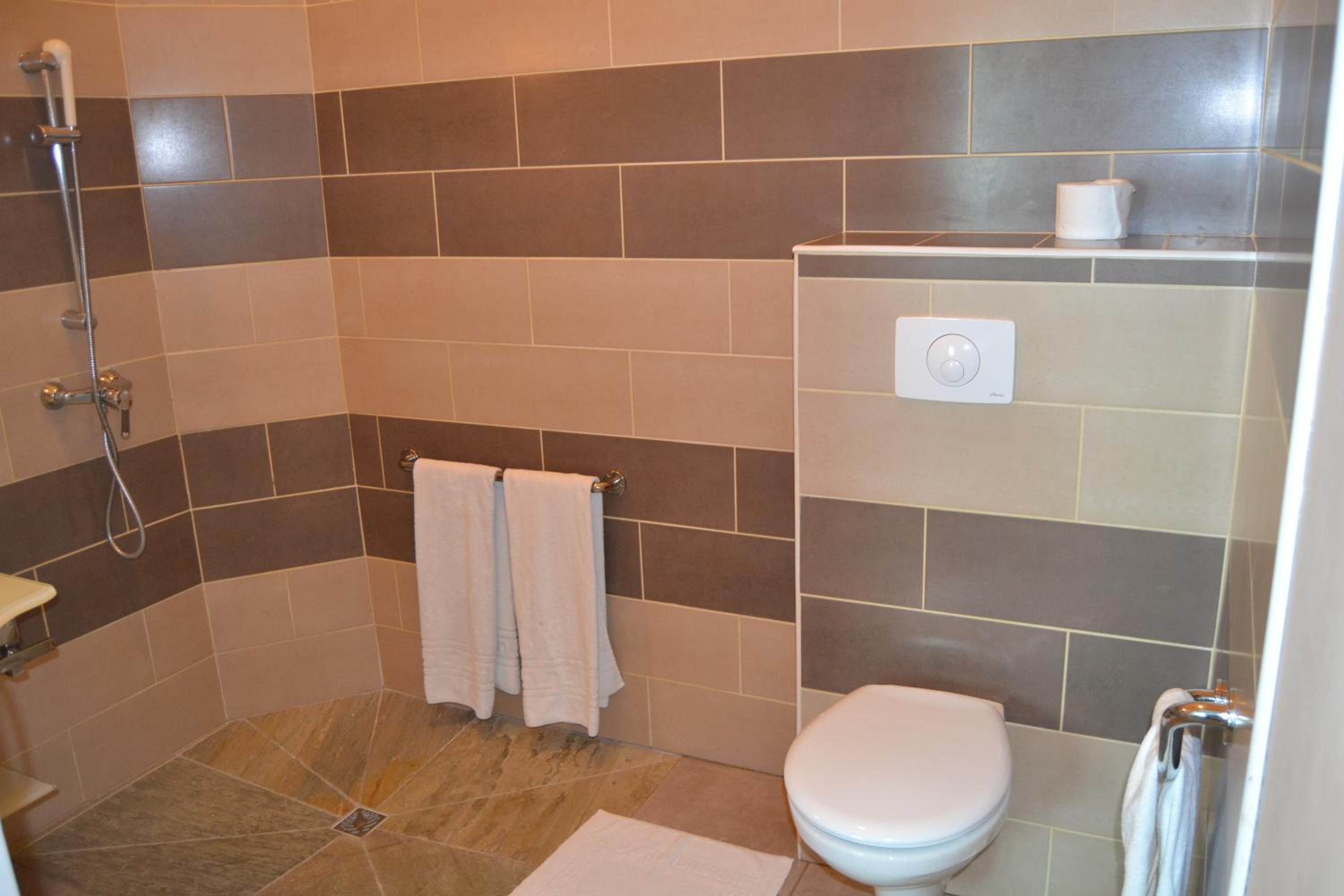 Family Room - Photo 4