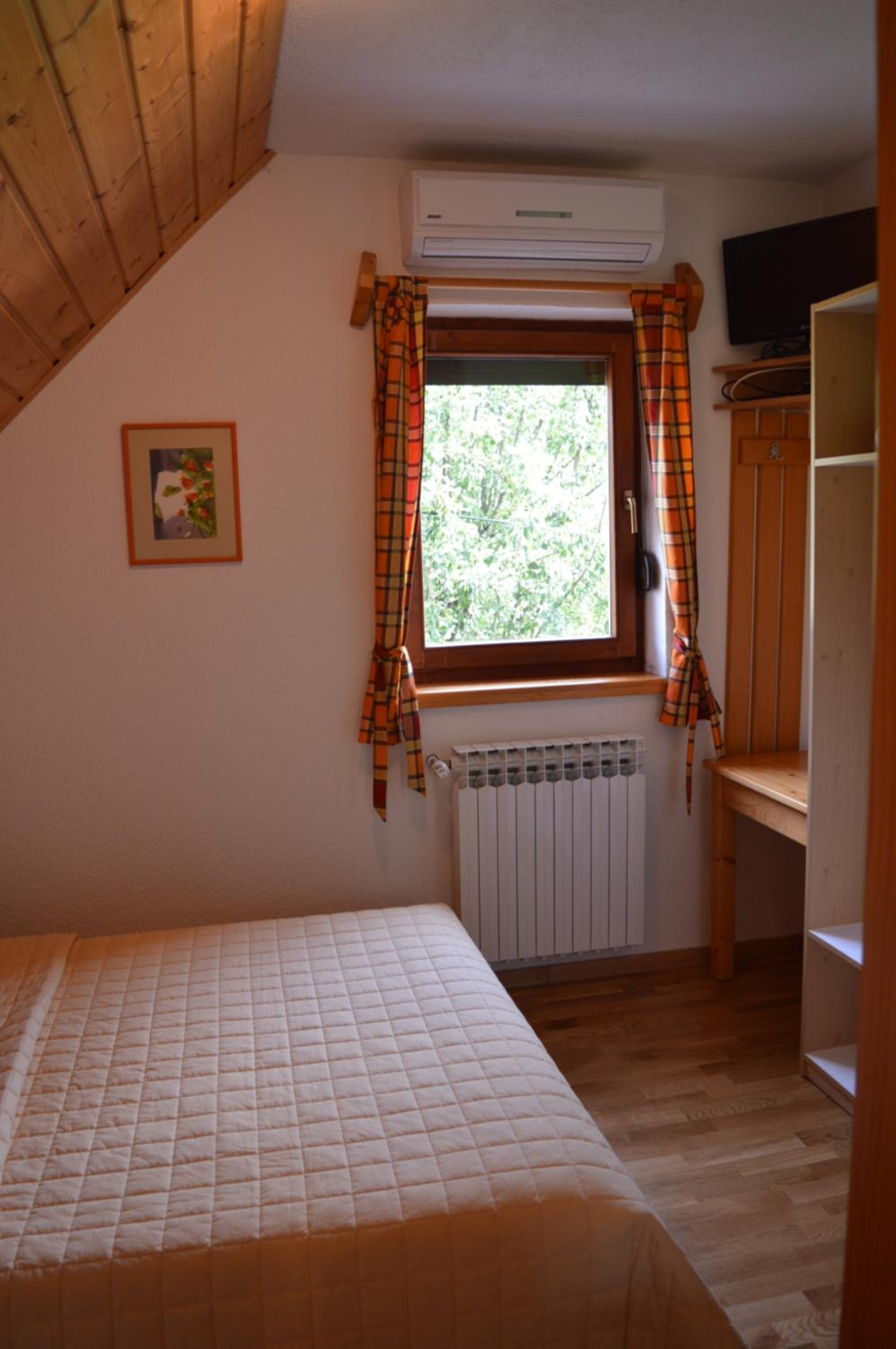 Small Single Room photo 1