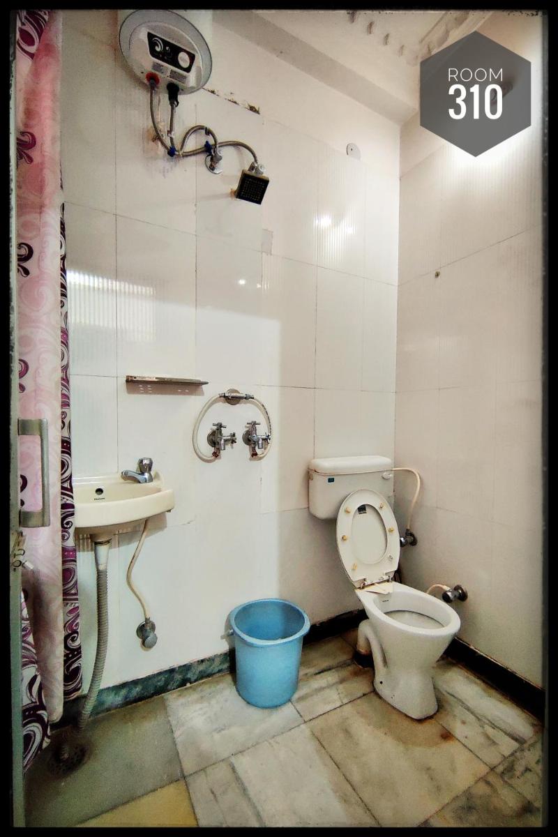 Budget Double Room - Photo 7