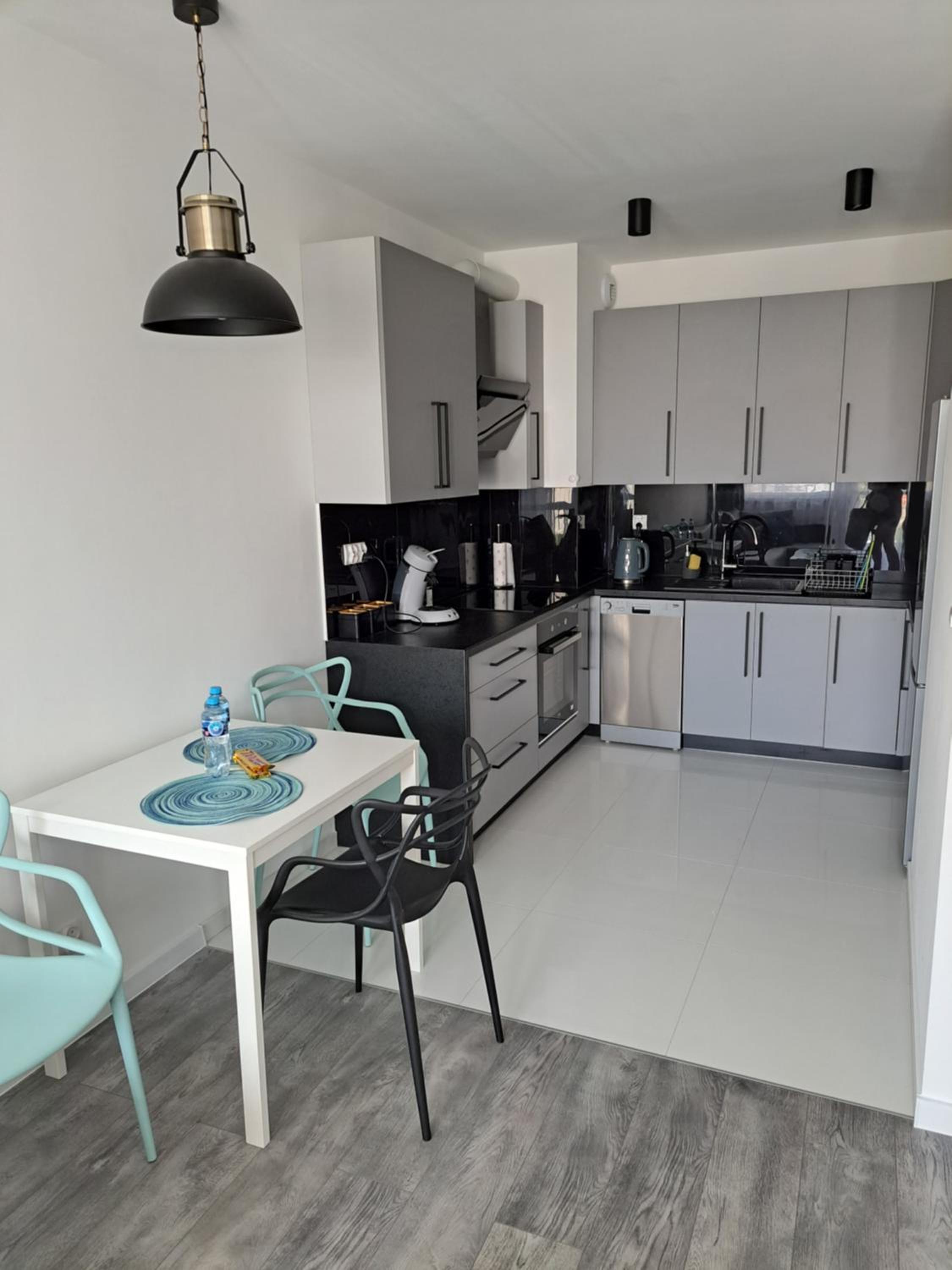 One-Bedroom Apartment - Photo 8