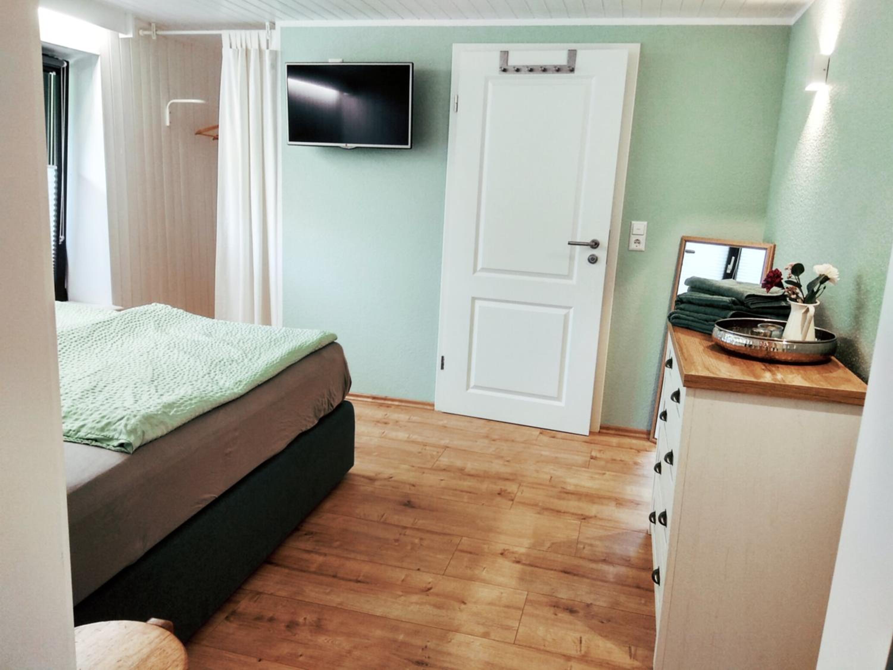 One-Bedroom Apartment photo 1