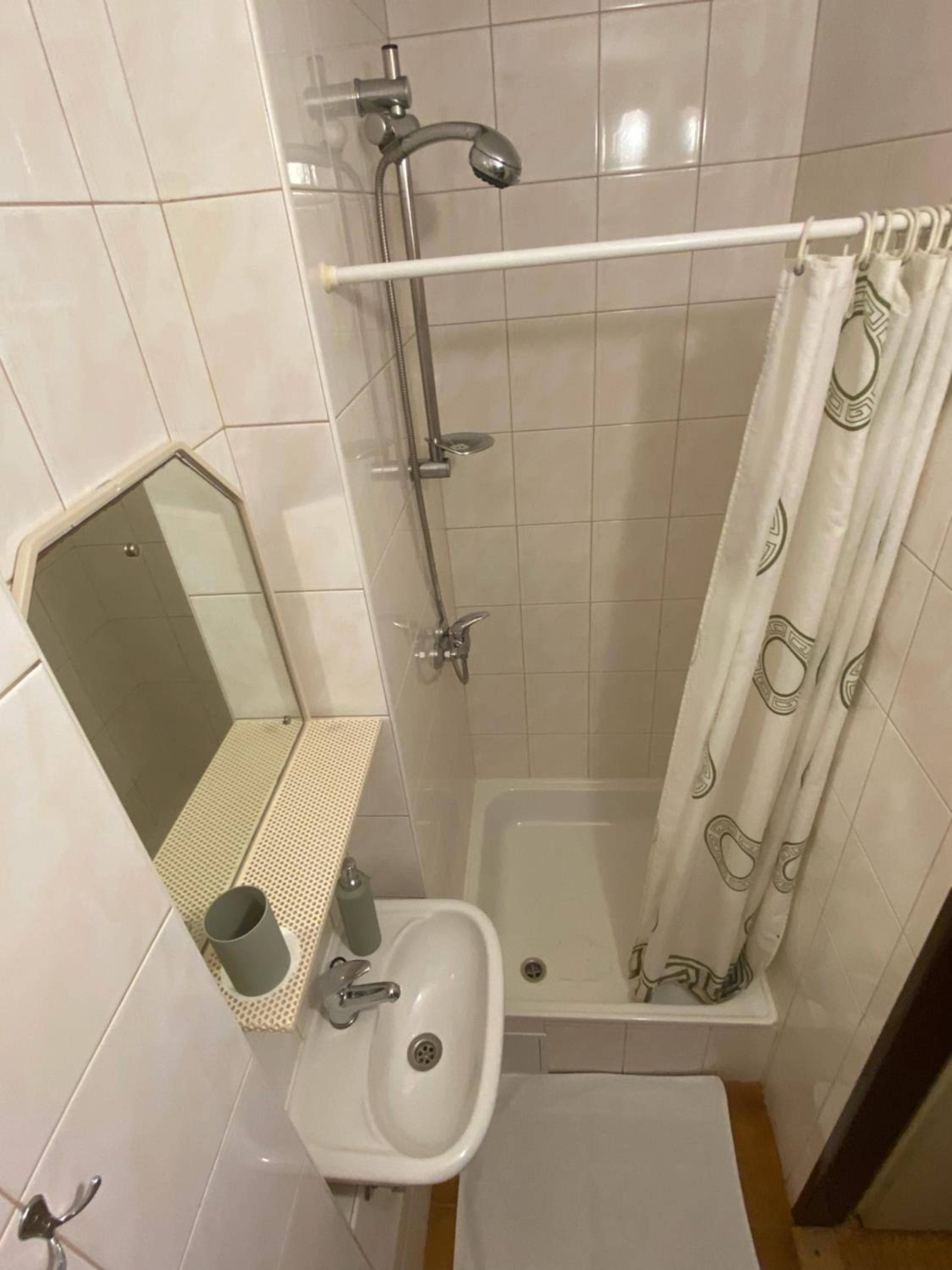 Quadruple Room with Private Bathroom photo 3
