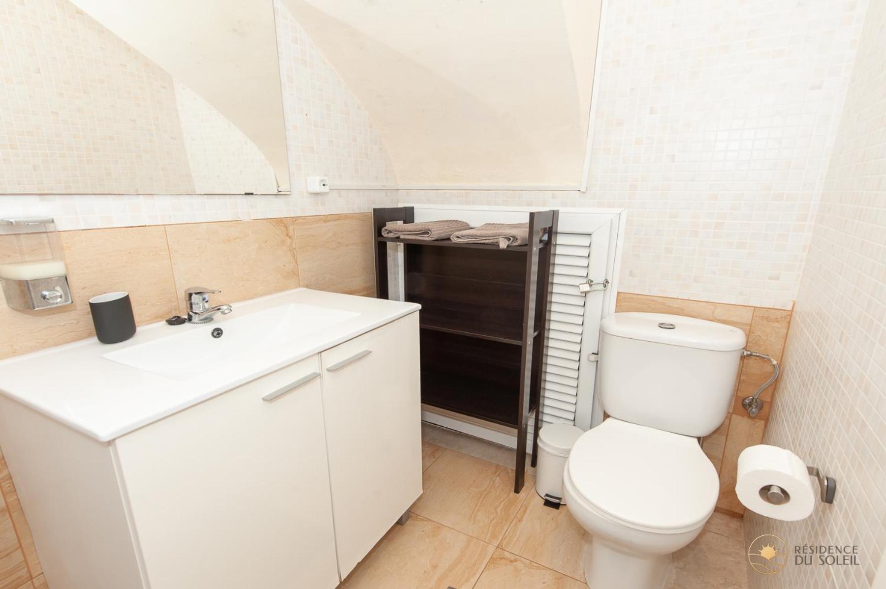 Standard Studio Ground Floor - Photo 16