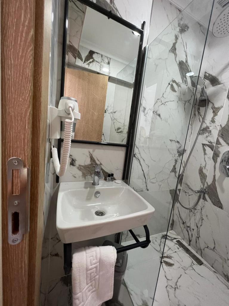 Standard Twin Room photo 3
