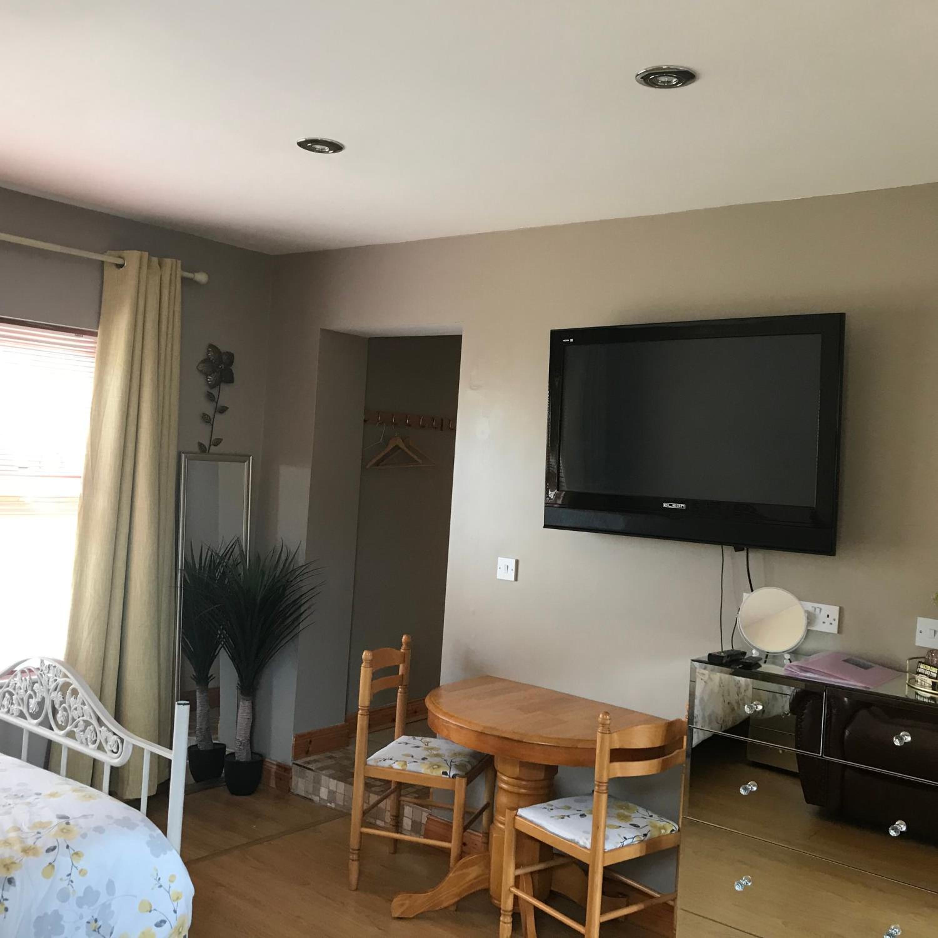 One-Bedroom Apartment - Photo 5