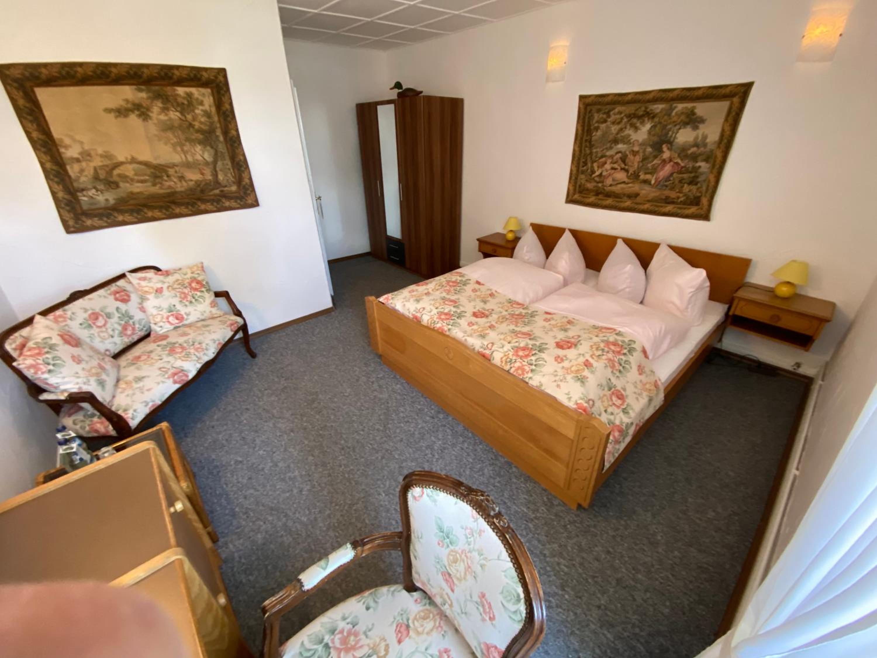 Double Room with Private Bathroom photo 1