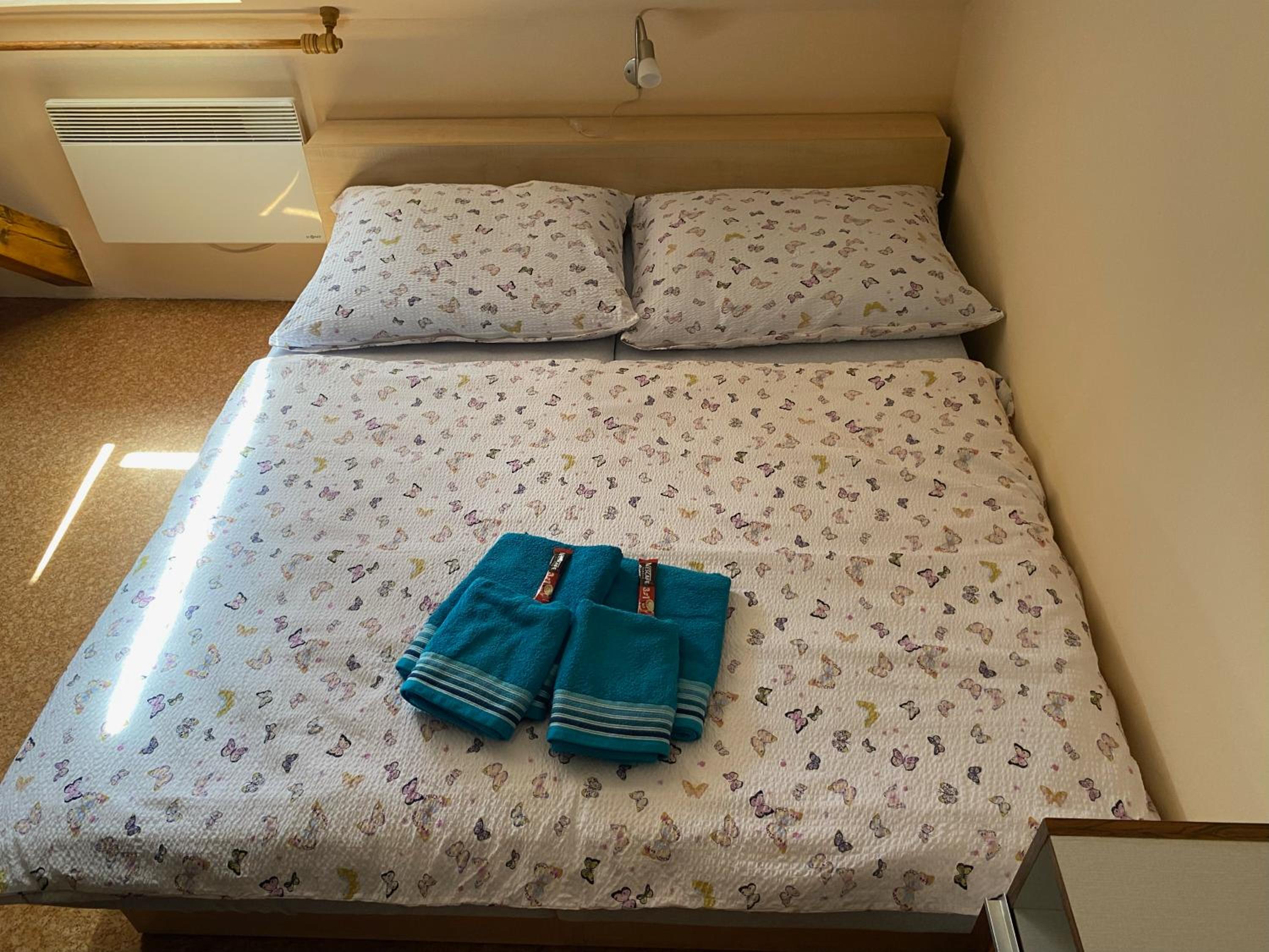 Quadruple Room with Private Bathroom photo 1