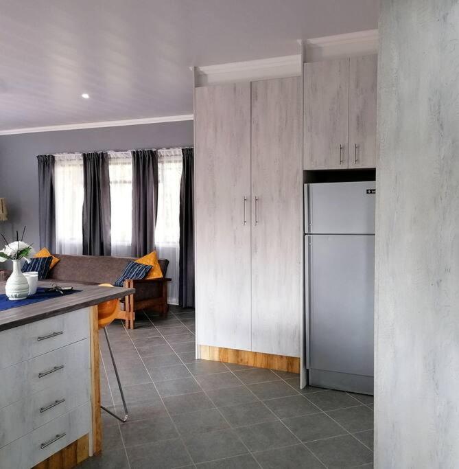 One-Bedroom Apartment - Photo 3