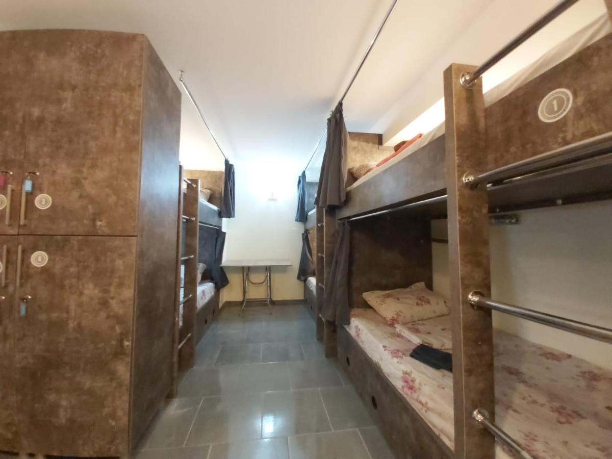 6-Bed Mixed Dormitory Room photo 1