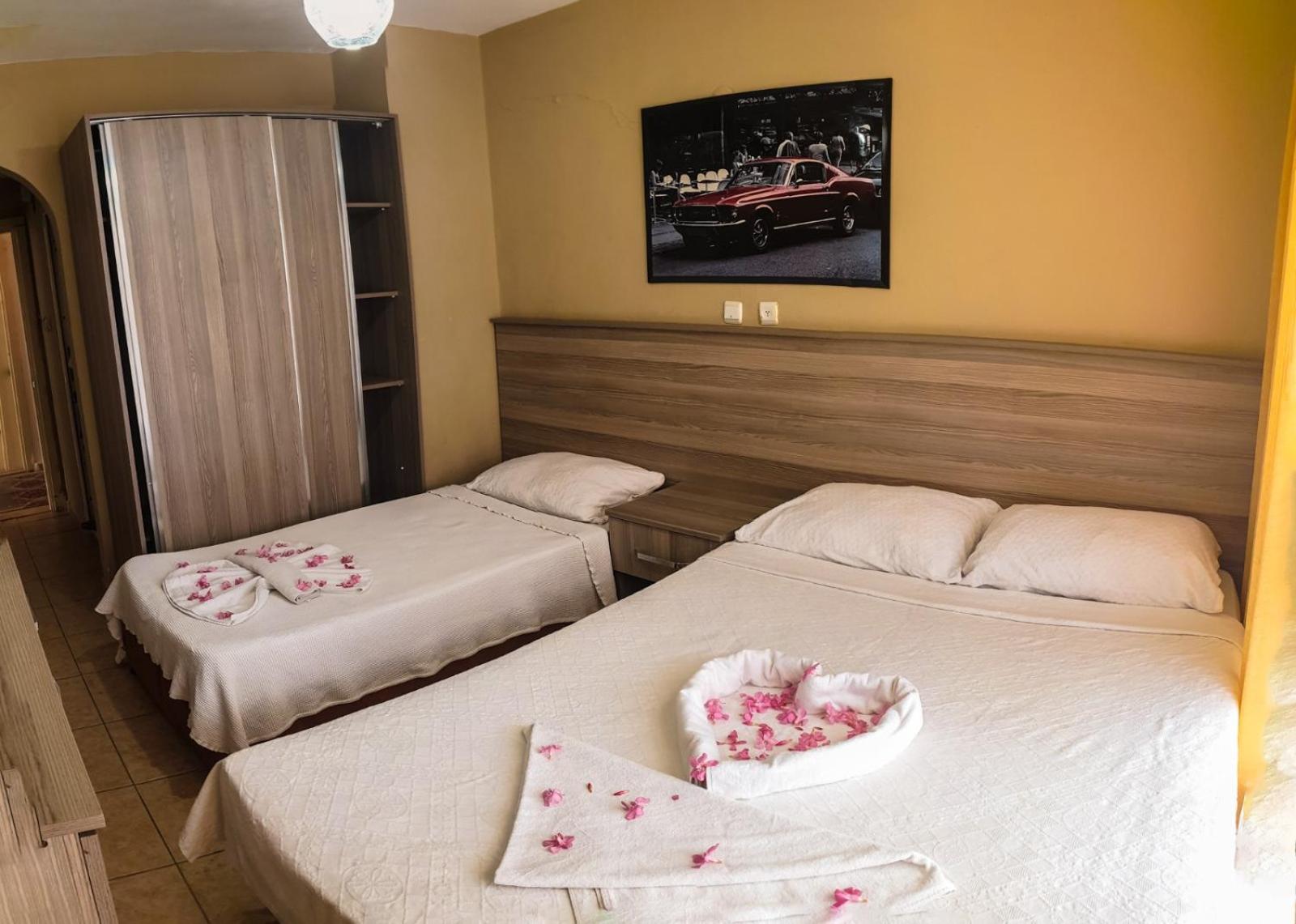 Standard Doppel- oder Zweibettzimmer (2 Erwachsene + 2 Kinder)