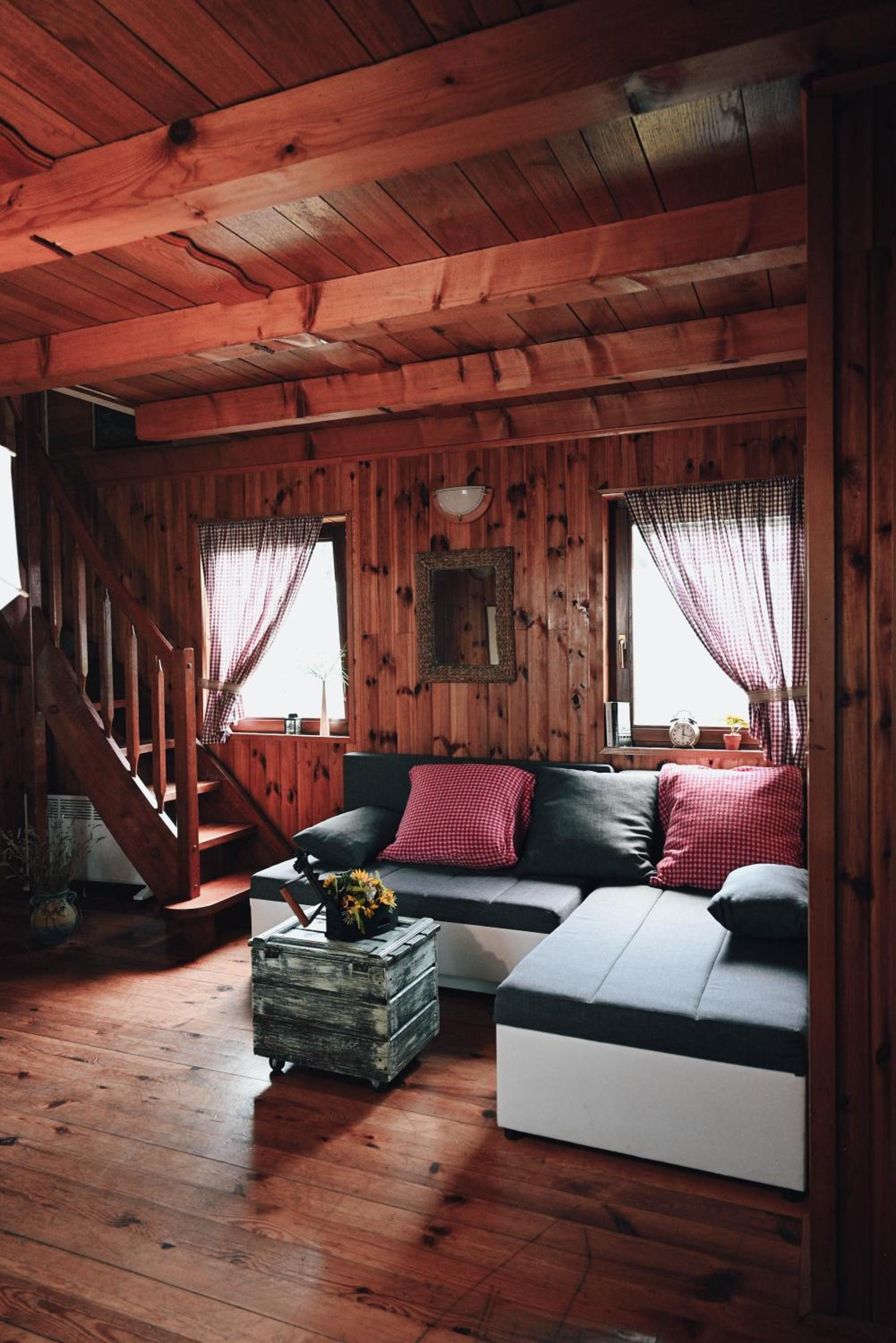 One-Bedroom Apartment - Photo 1