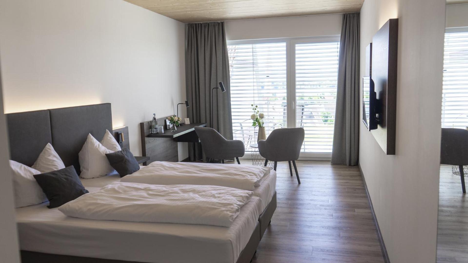 Deluxe Double Room with Balcony photo 2