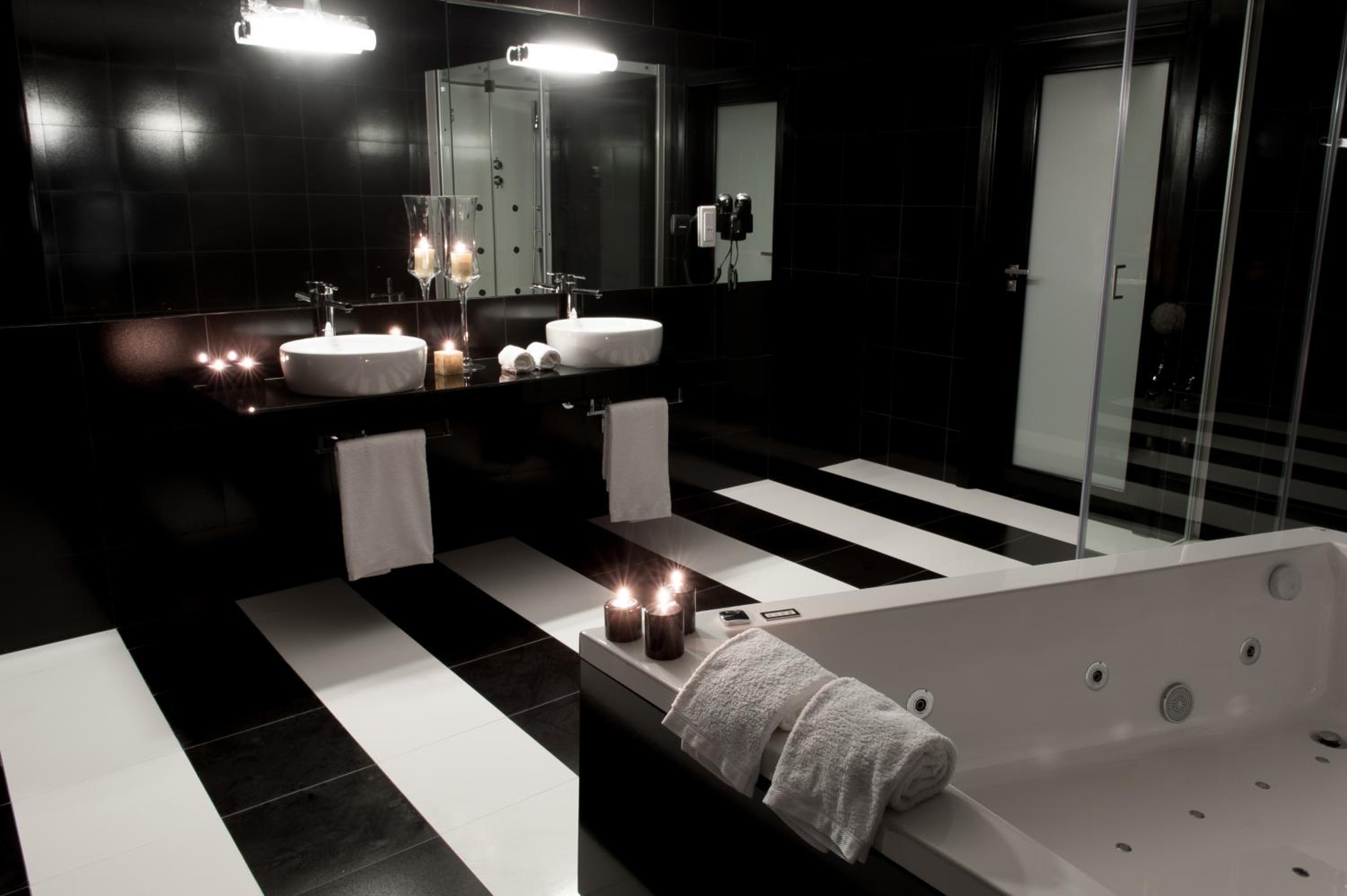 Deluxe Double Room with Spa Bath  - Photo 4