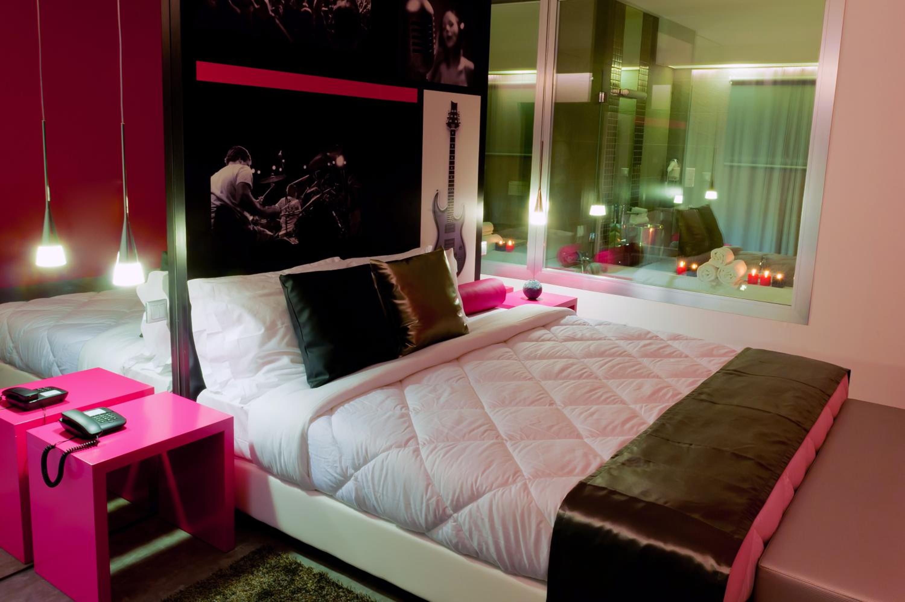 Double Room with Shower - Photo 5
